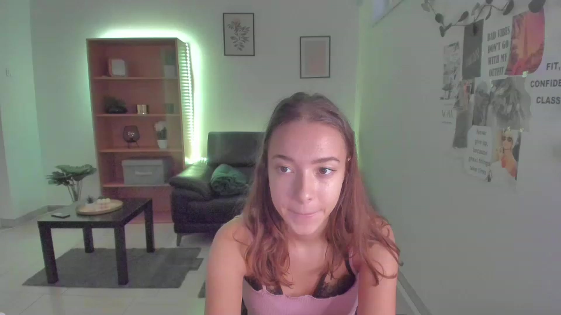 Gallery image thumbnail from Lara_lust18's myfreecams stream on, 03/14/2023, 13:56 image 2 of 20
