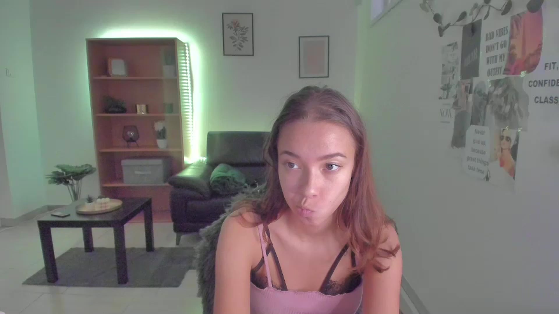 Gallery image thumbnail from Lara_lust18's myfreecams stream on, 03/14/2023, 13:56 image 7 of 20