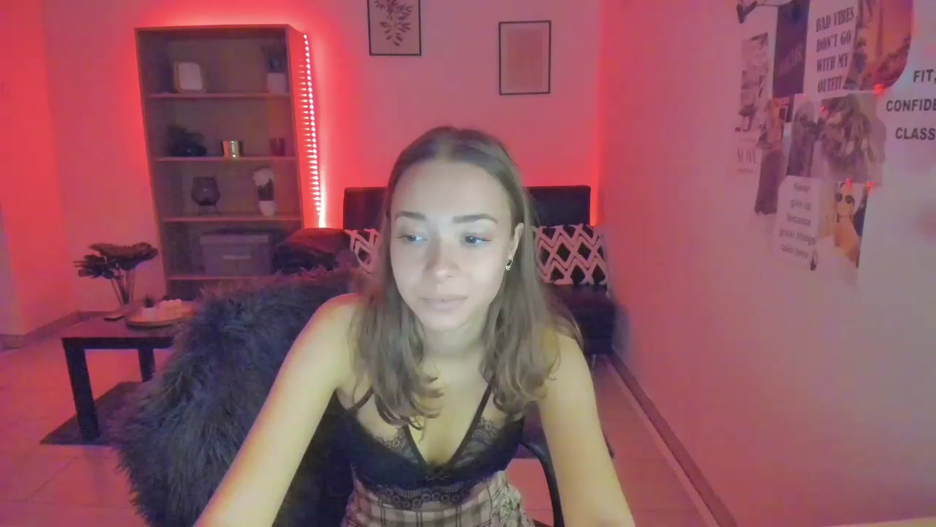 Gallery image thumbnail from Lara_lust18's myfreecams stream on, 03/15/2023, 11:39 image 13 of 20