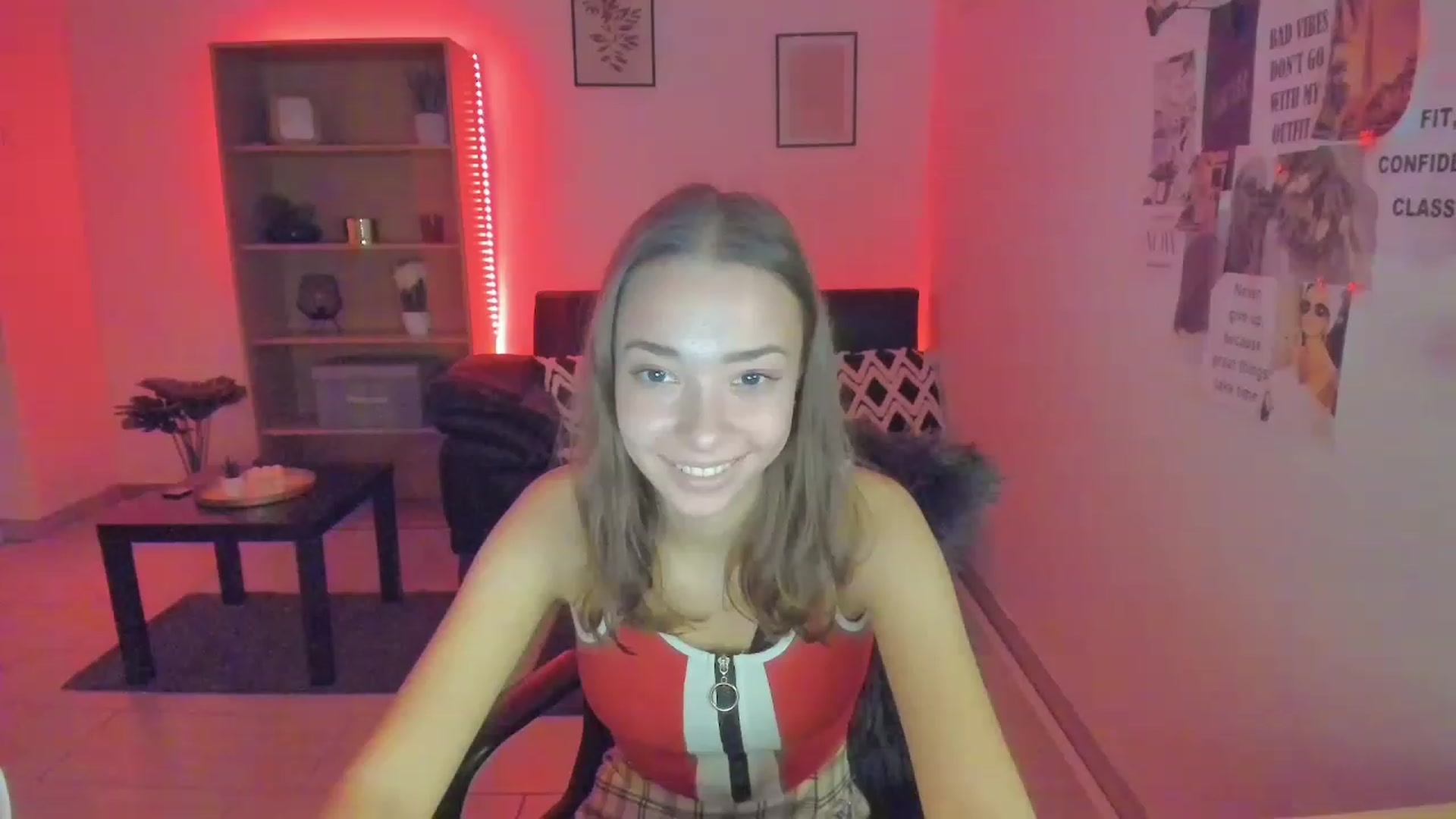 Gallery image thumbnail from Lara_lust18's myfreecams stream on, 03/15/2023, 12:37 image 10 of 20