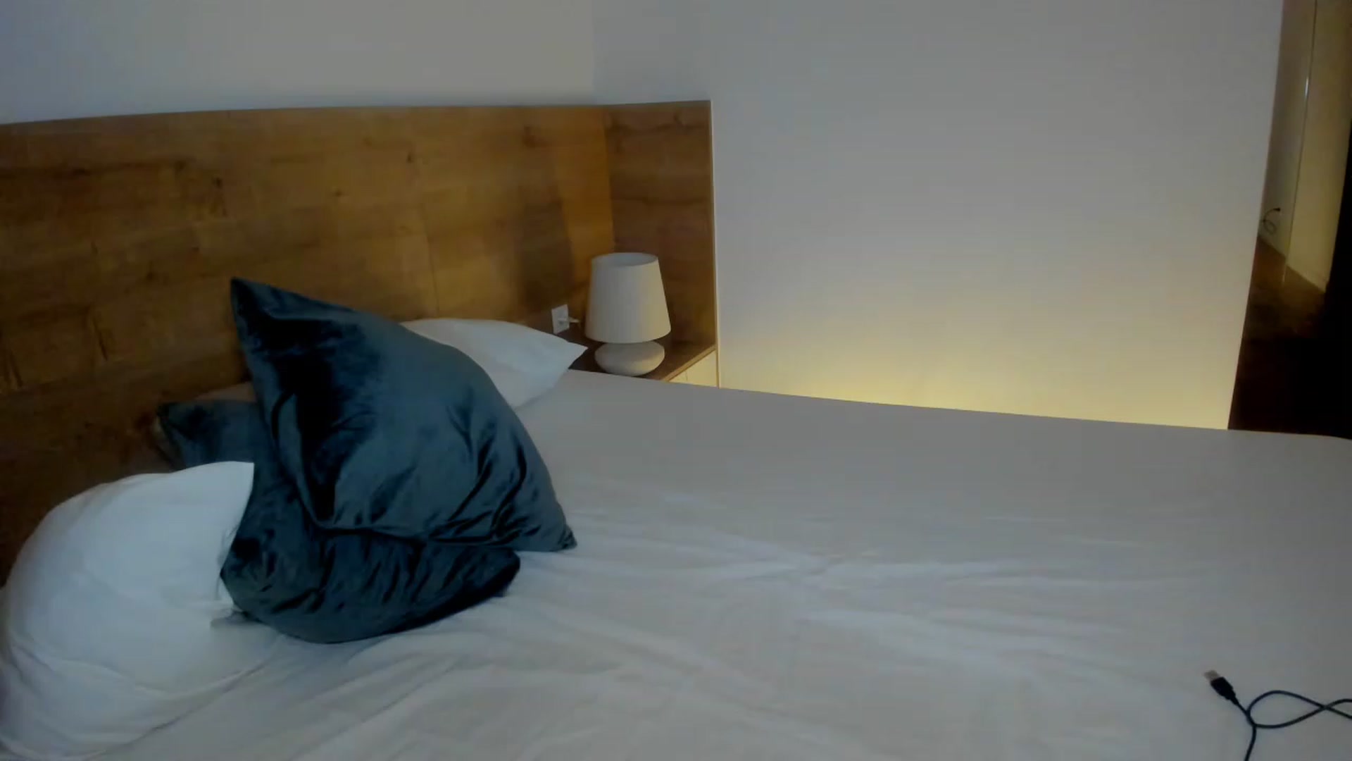 Gallery image thumbnail from Lara_xo's myfreecams stream on, 12/08/2022, 24:44 image 6 of 20