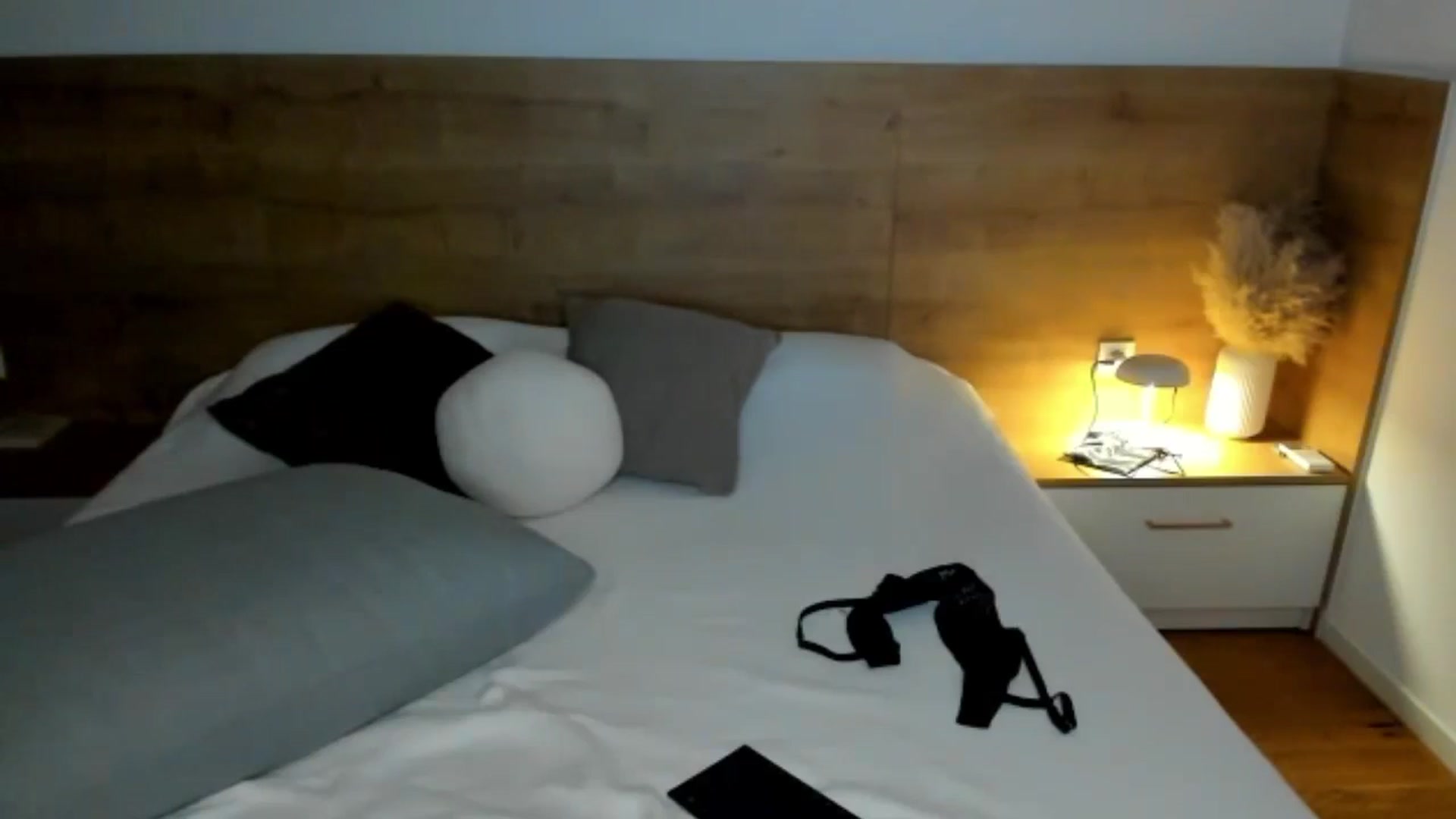 Gallery image thumbnail from Lara_xo's myfreecams stream on, 10/28/2024, 18:45 image 8 of 20