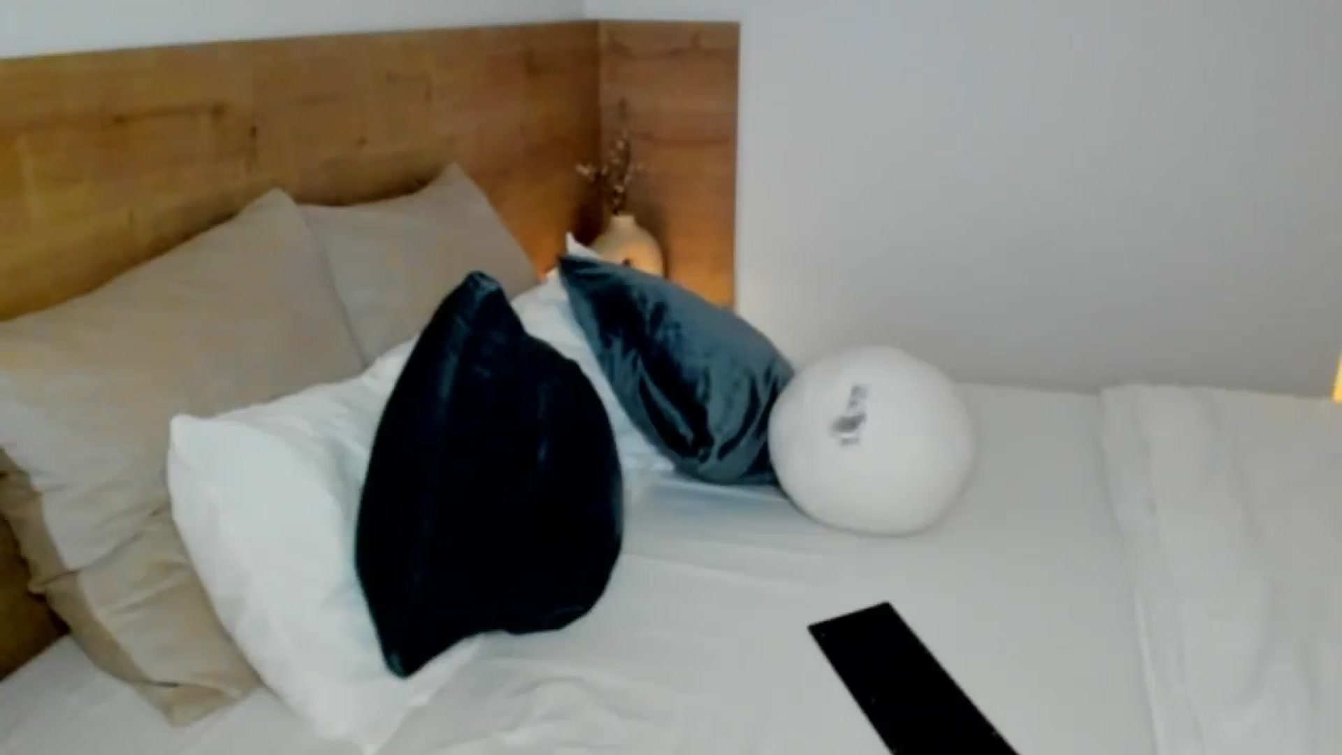 Gallery image thumbnail from Lara_xo's myfreecams stream on, 12/22/2024, 21:26 image 13 of 20