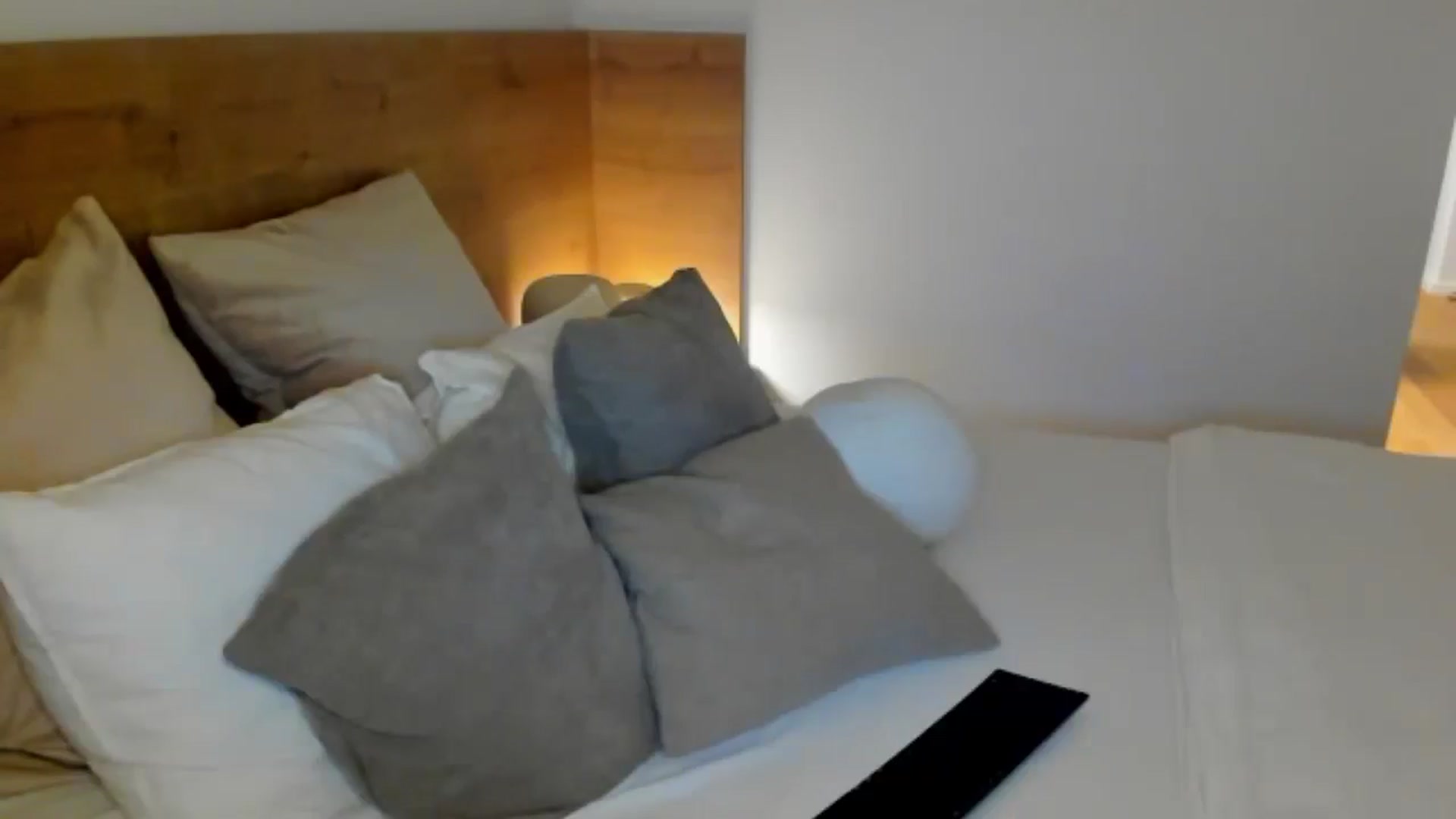 Gallery image thumbnail from Lara_xo's myfreecams stream on, 02/01/2025, 22:15 image 9 of 20