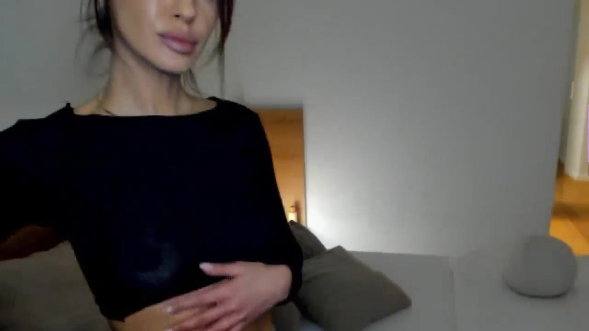 Gallery image thumbnail from Lara_xo's myfreecams stream on, 02/06/2025, 17:56 image 8 of 20
