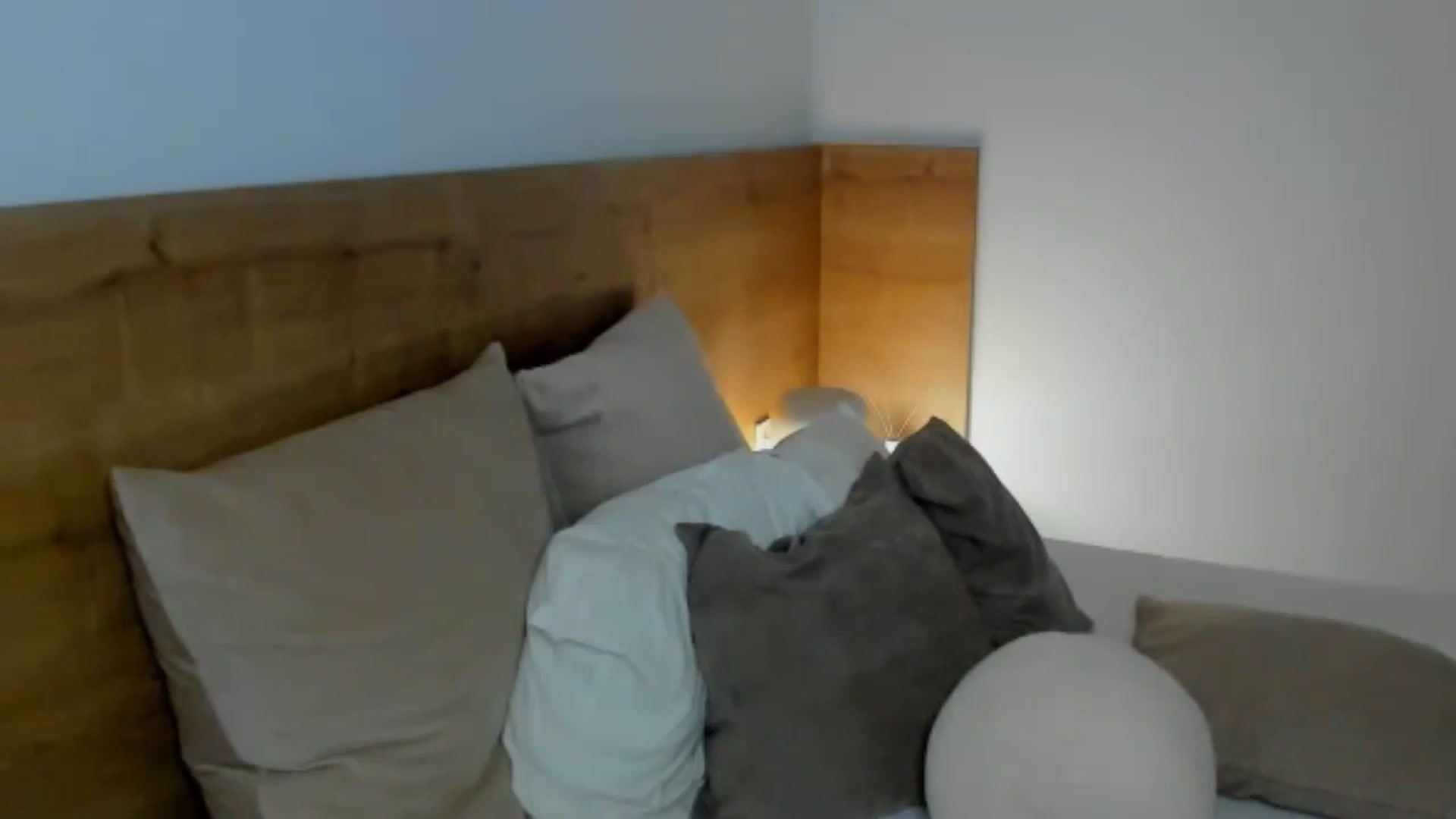 Gallery image thumbnail from Lara_xo's myfreecams stream on, 02/24/2025, 18:29 image 4 of 20