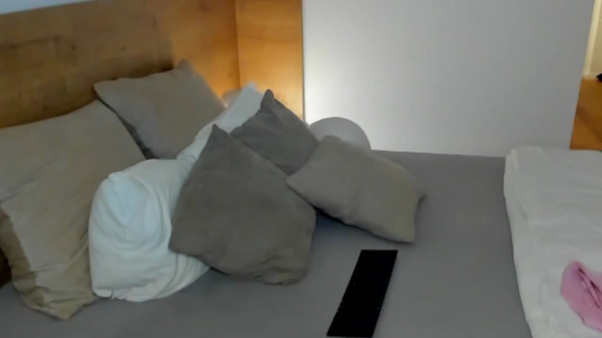 Gallery image thumbnail from Lara_xo's myfreecams stream on, 02/25/2025, 19:35 image 17 of 20