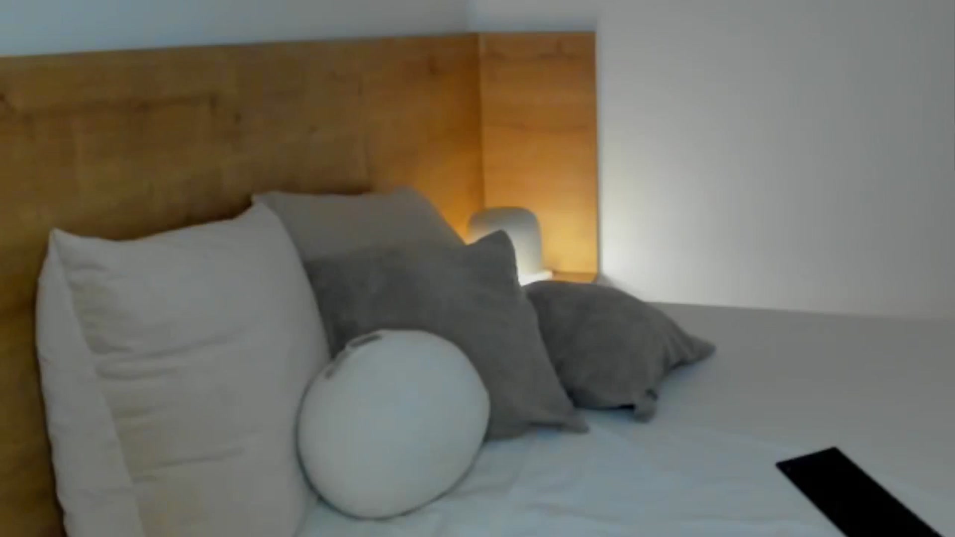 Gallery image thumbnail from Lara_xo's myfreecams stream on, 05/15/2025, 19:57 image 15 of 20