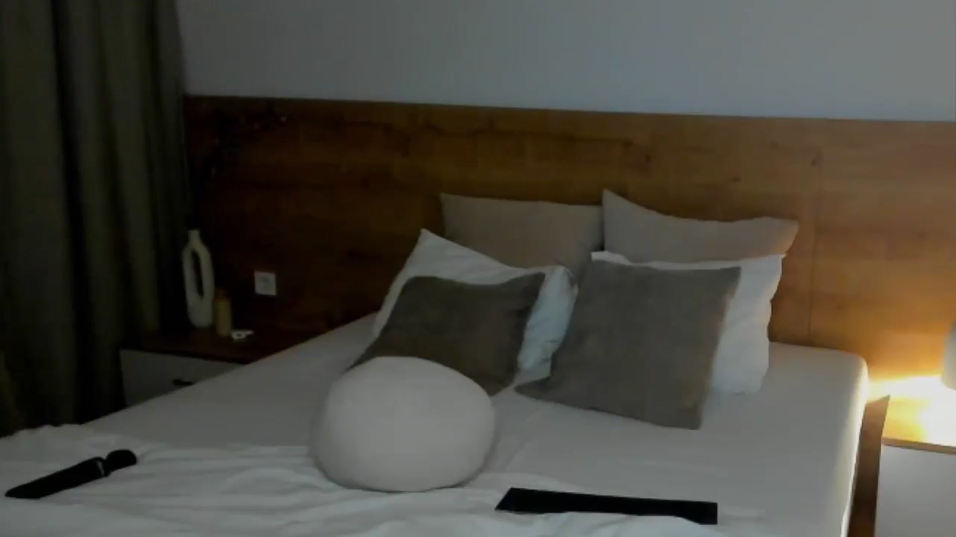 Gallery image thumbnail from Lara_xo's myfreecams stream on, 05/19/2025, 19:54 image 13 of 20