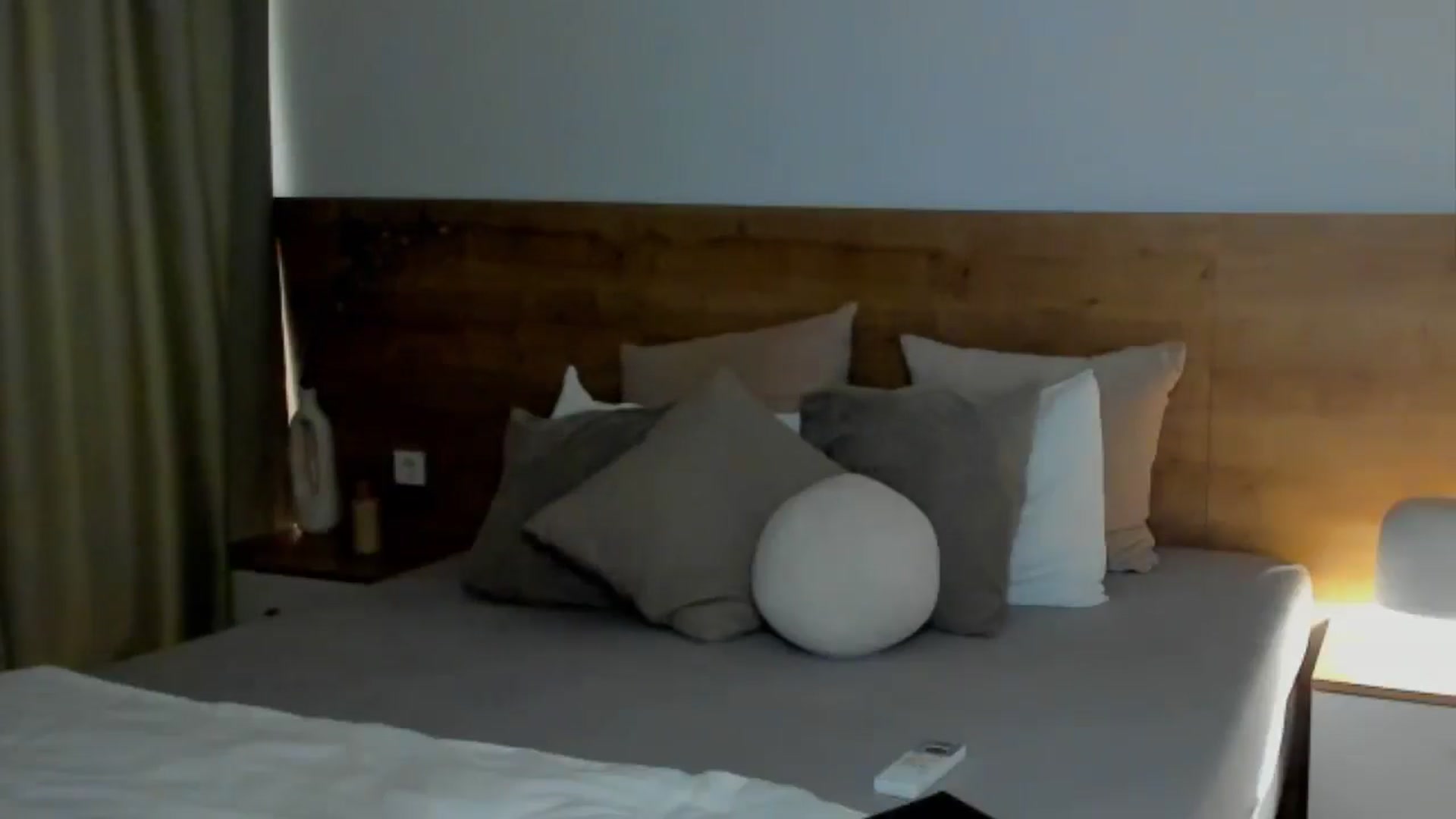 Gallery image thumbnail from Lara_xo's myfreecams stream on, 05/29/2025, 17:37 image 16 of 20