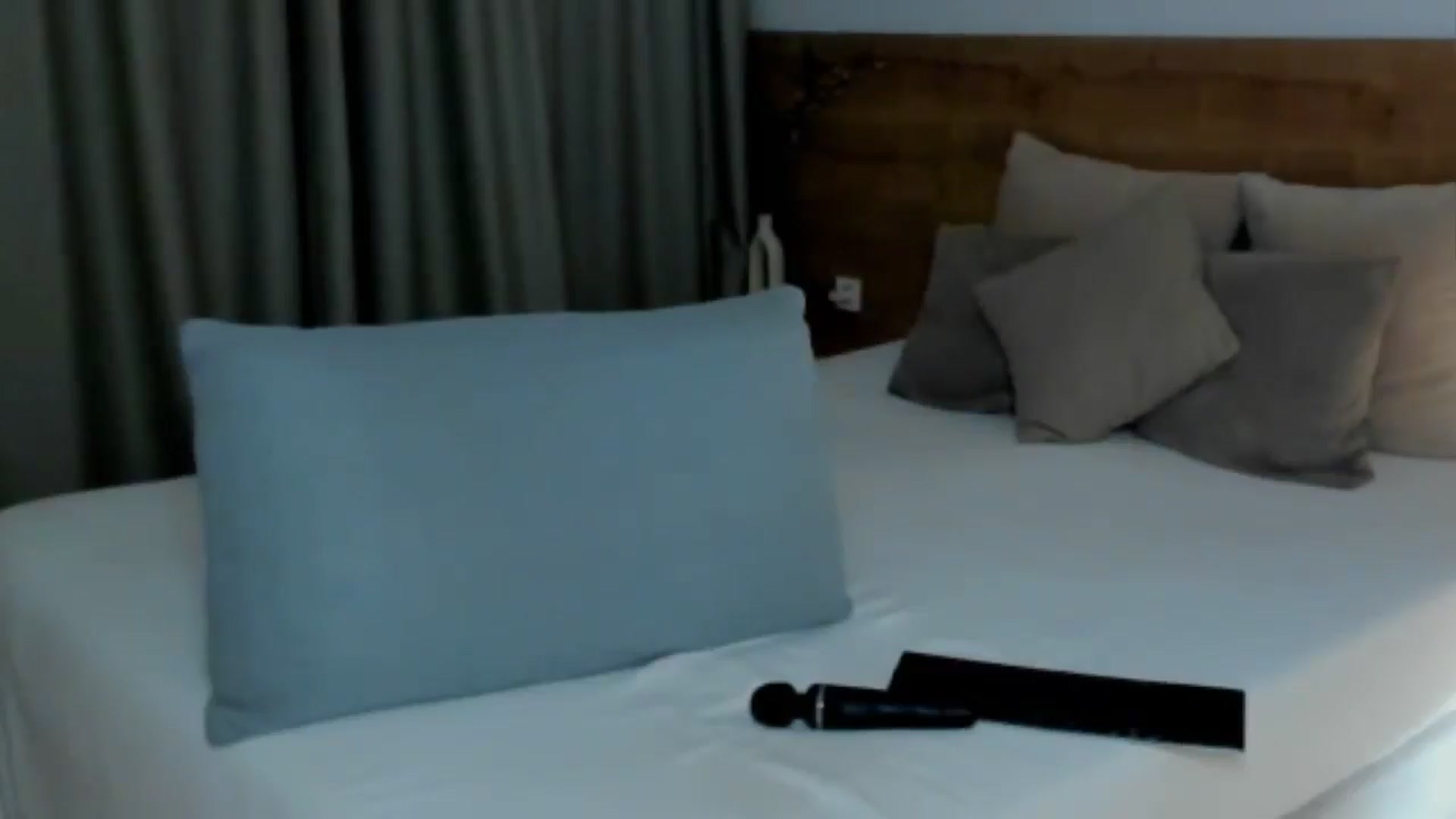 Gallery image thumbnail from Lara_xo's myfreecams stream on, 06/08/2025, 01:12 image 5 of 20