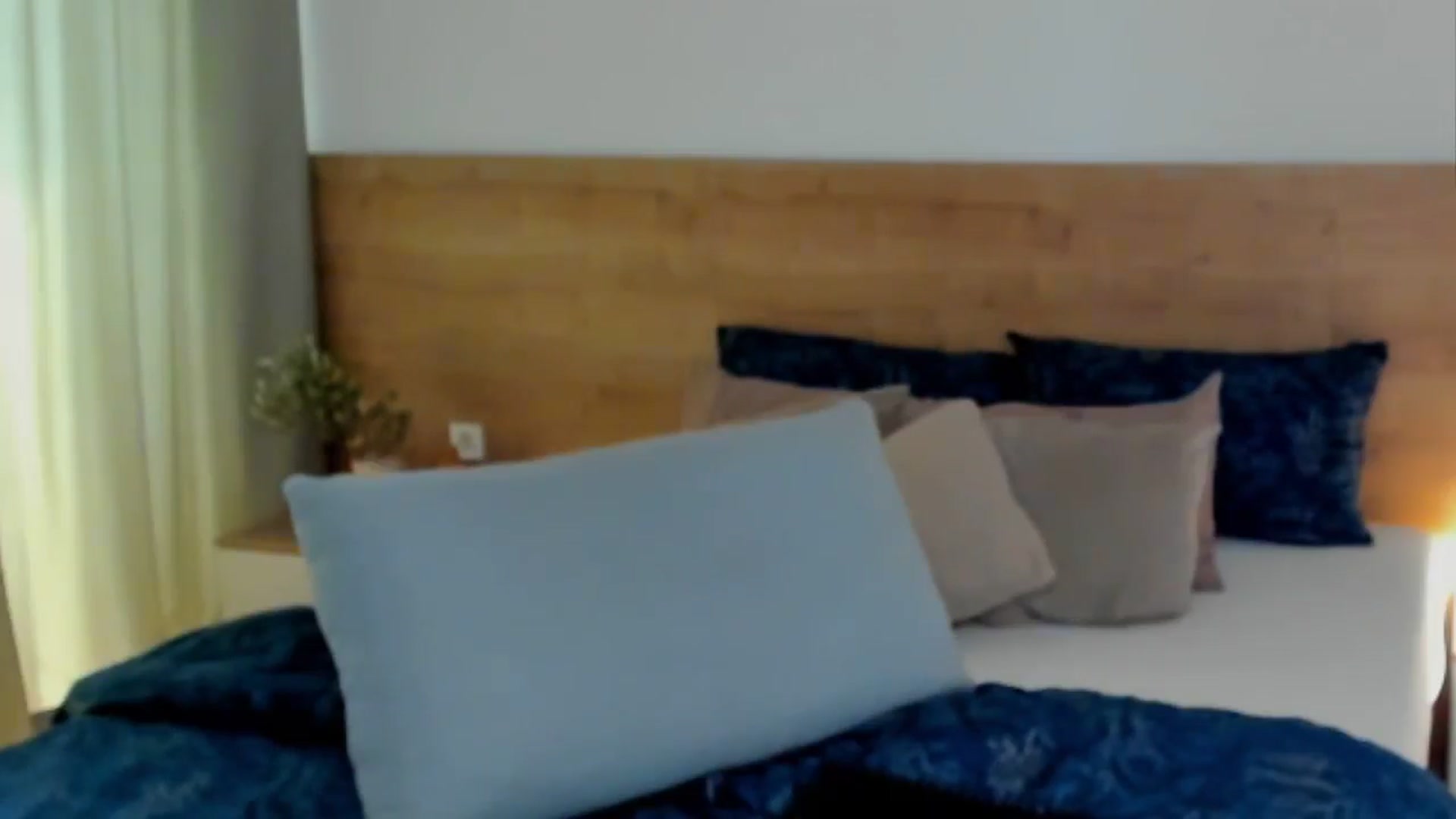 Gallery image thumbnail from Lara_xo's myfreecams stream on, 06/19/2025, 08:52 image 9 of 20