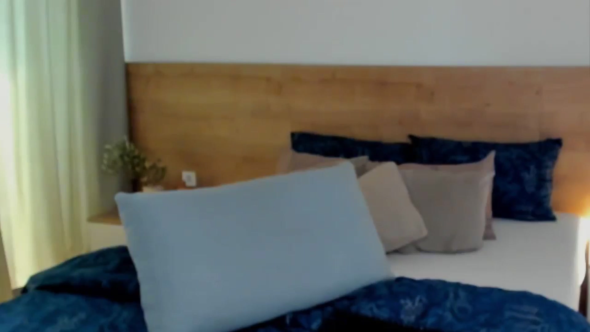 Gallery image thumbnail from Lara_xo's myfreecams stream on, 06/19/2025, 08:52 image 8 of 20