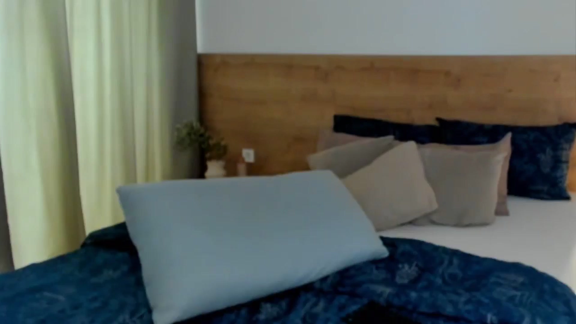 Gallery image thumbnail from Lara_xo's myfreecams stream on, 06/19/2025, 10:27 image 11 of 20