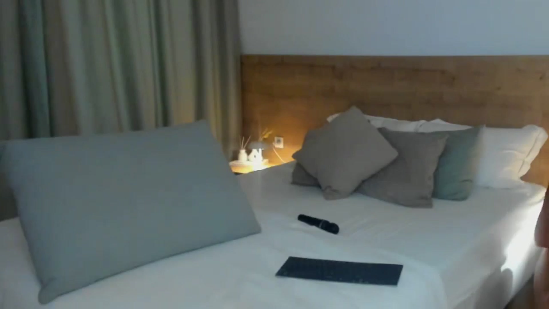 Gallery image thumbnail from Lara_xo's myfreecams stream on, 07/03/2025, 17:51 image 19 of 20