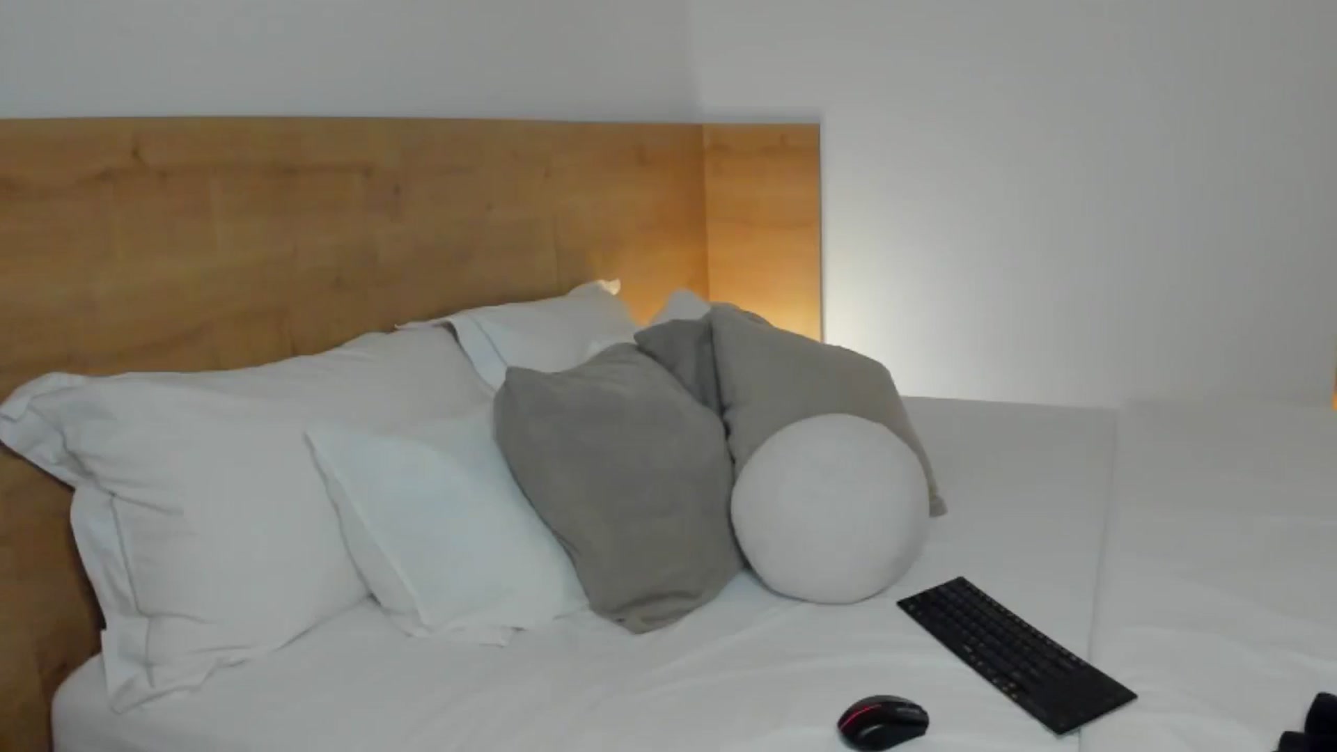 Gallery image thumbnail from Lara_xo's myfreecams stream on, 07/08/2025, 18:10 image 9 of 20