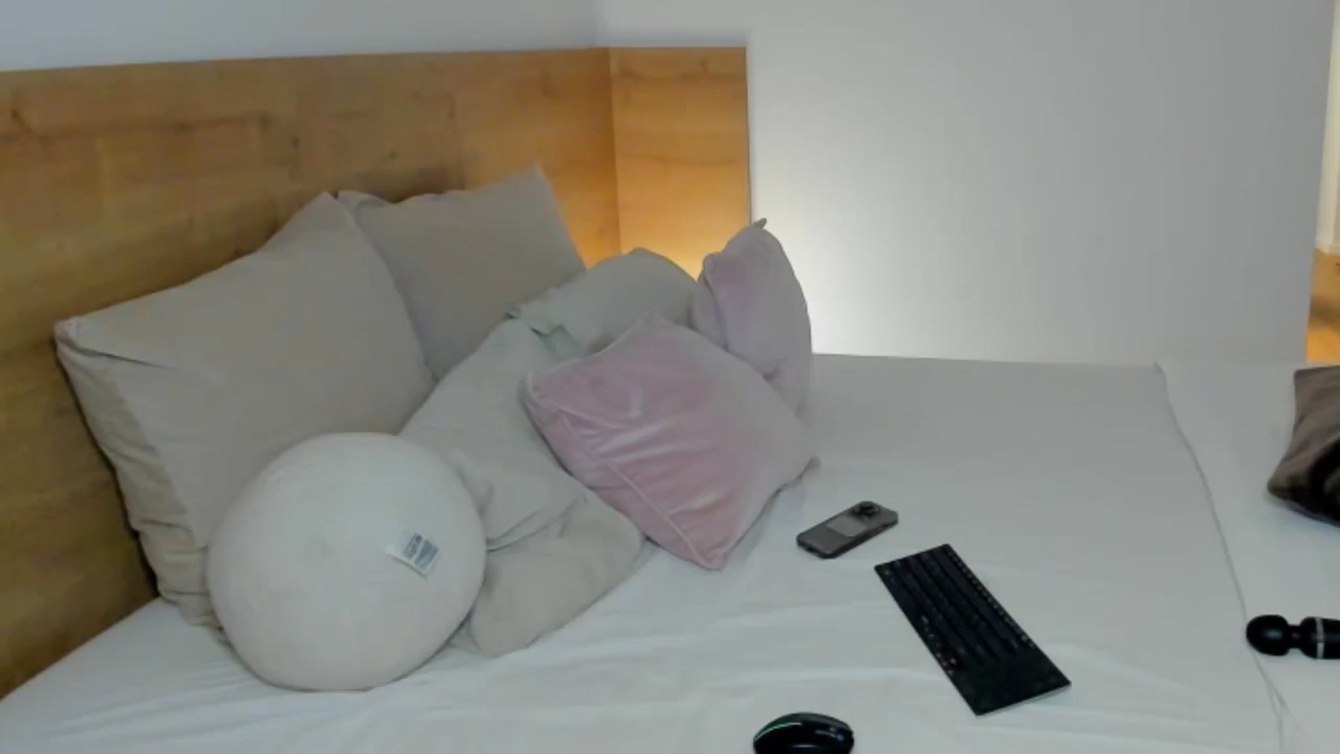 Gallery image thumbnail from Lara_xo's myfreecams stream on, 07/10/2025, 17:58 image 19 of 20