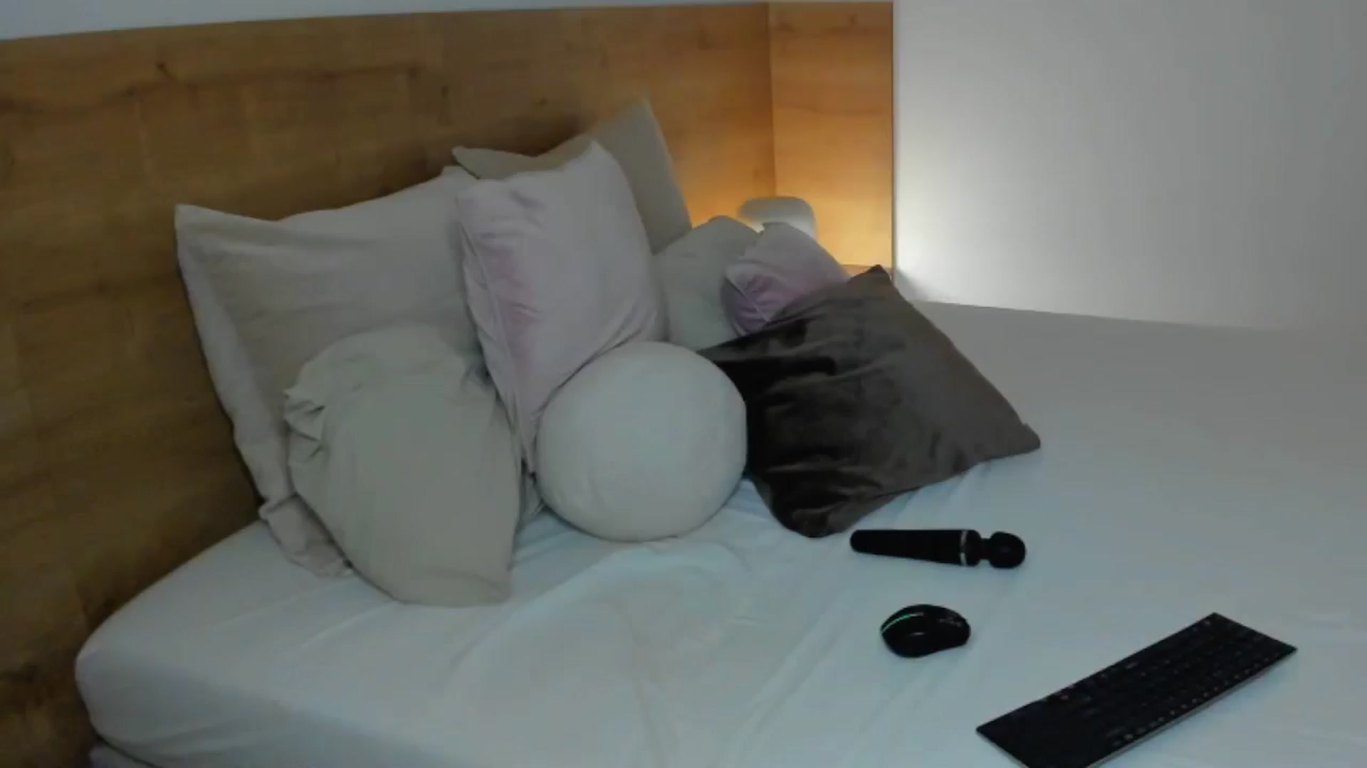 Gallery image thumbnail from Lara_xo's myfreecams stream on, 07/11/2025, 20:02 image 15 of 20