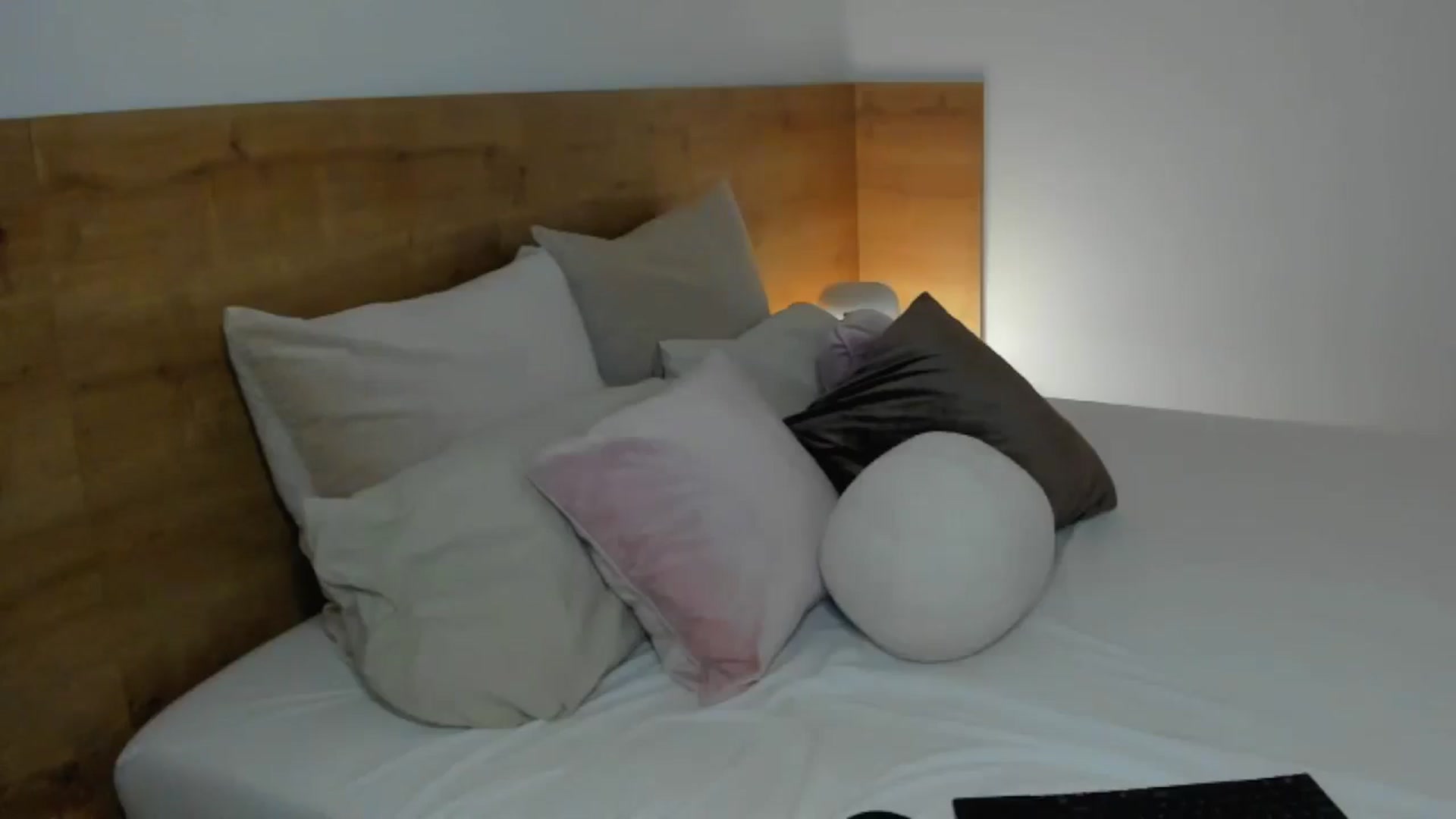 Gallery image thumbnail from Lara_xo's myfreecams stream on, 07/11/2025, 20:02 image 7 of 20
