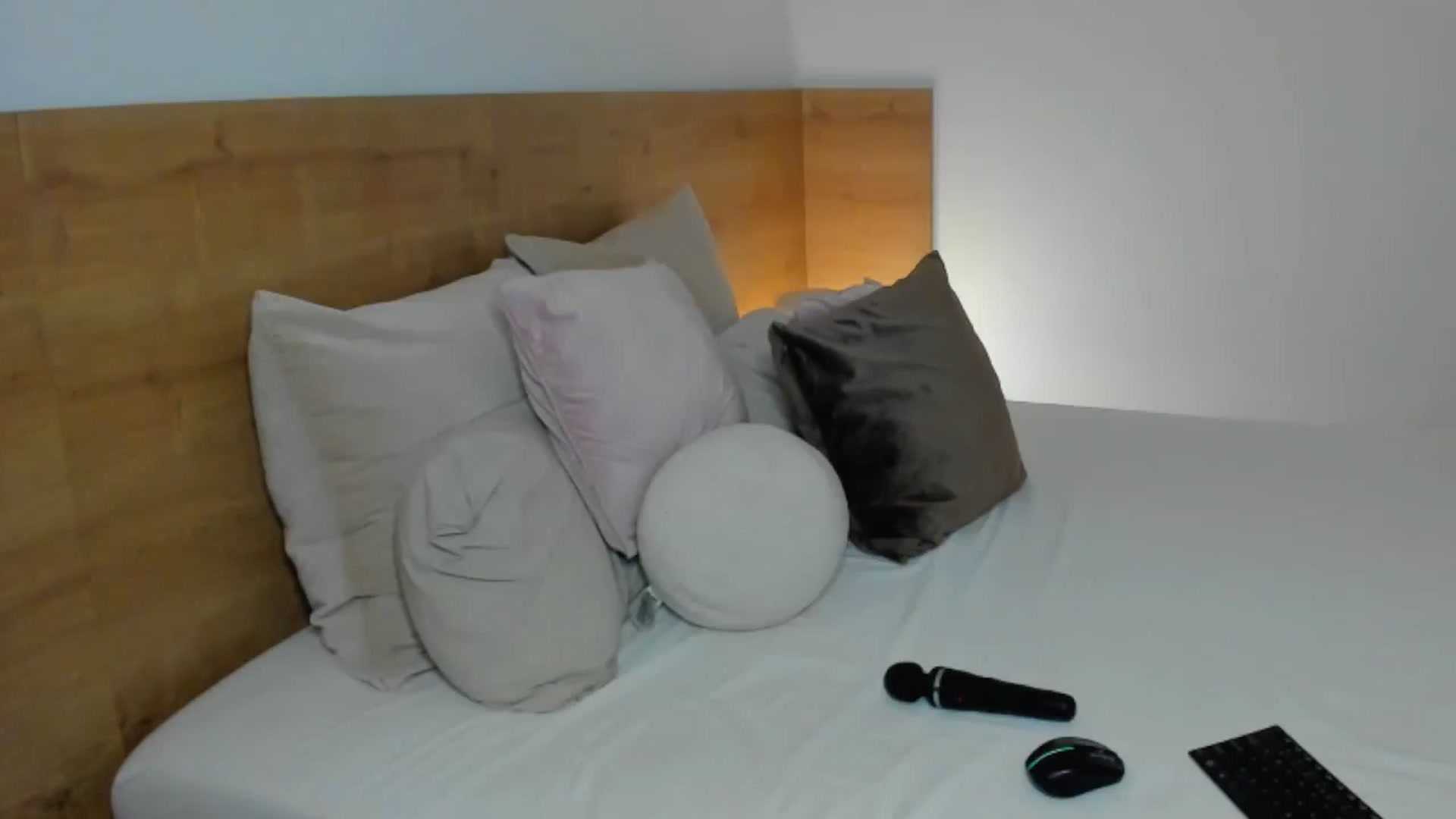 Gallery image thumbnail from Lara_xo's myfreecams stream on, 07/11/2025, 21:18 image 12 of 20