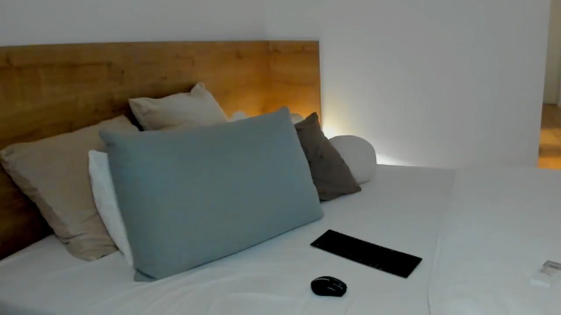 Gallery image thumbnail from Lara_xo's myfreecams stream on, 07/14/2025, 17:07 image 14 of 20