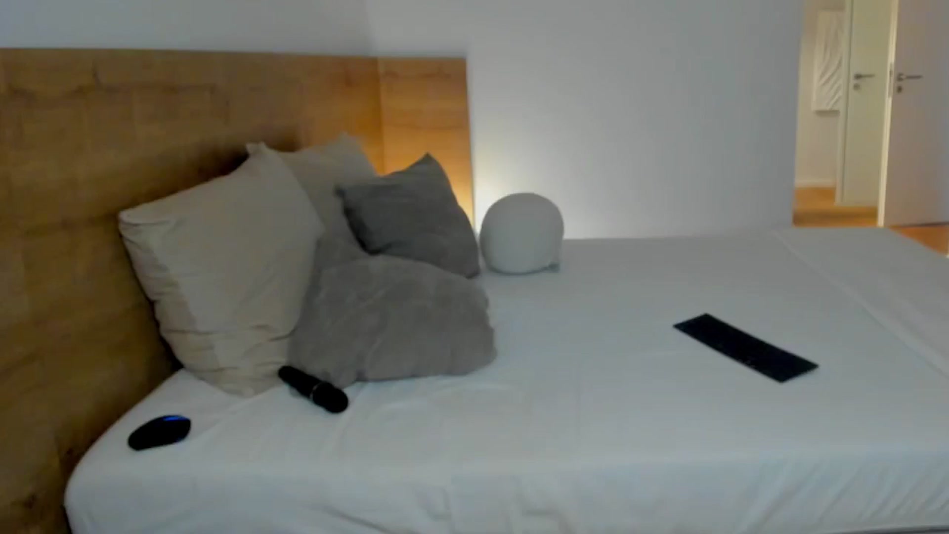 Gallery image thumbnail from Lara_xo's myfreecams stream on, 07/17/2025, 17:42 image 8 of 20