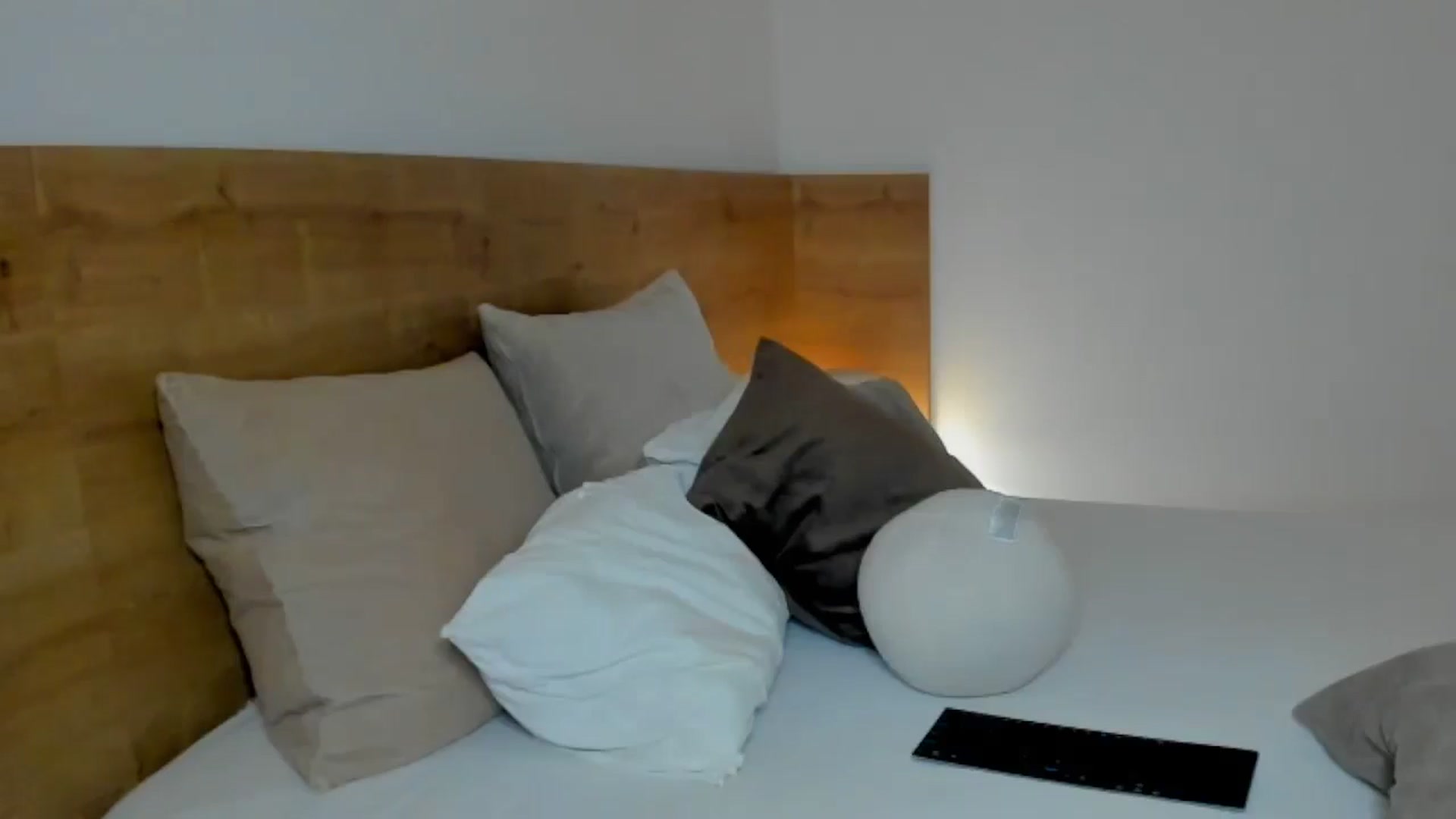 Gallery image thumbnail from Lara_xo's myfreecams stream on, 07/23/2025, 19:12 image 13 of 20