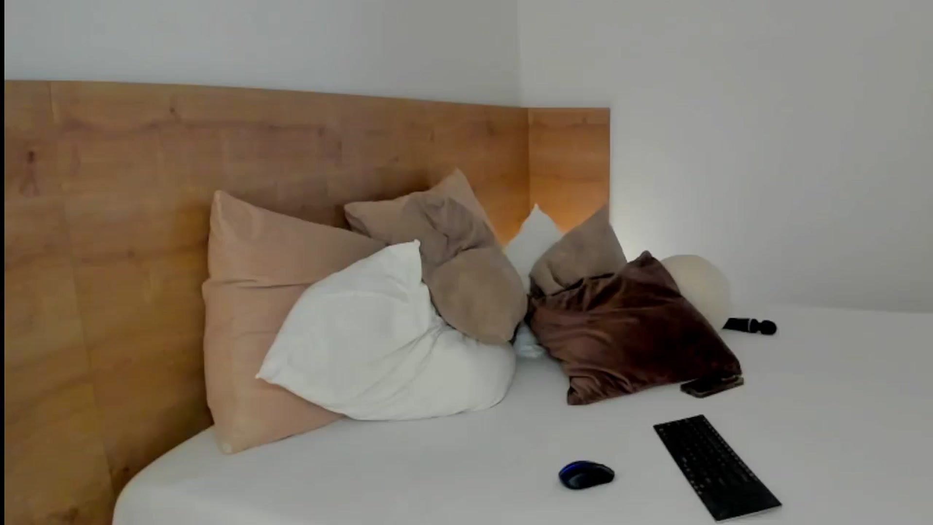 Gallery image thumbnail from Lara_xo's myfreecams stream on, 07/24/2025, 06:12 image 19 of 20