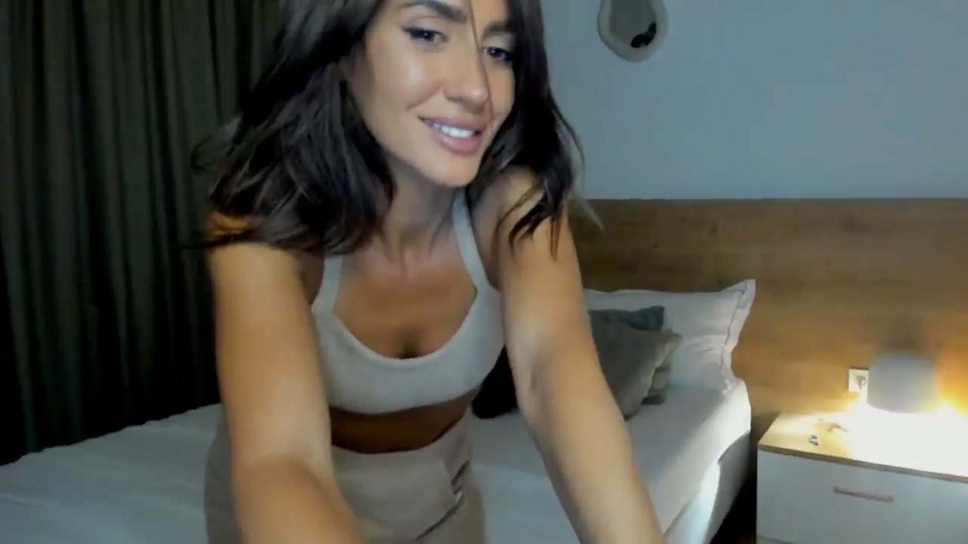 Gallery image thumbnail from Lara_xo's myfreecams stream on, 08/01/2025, 20:46 image 19 of 20