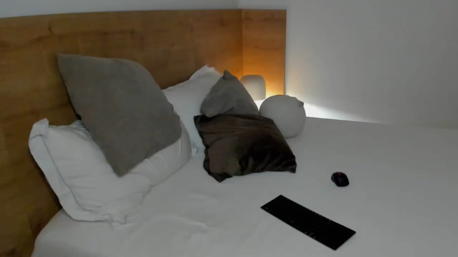 Gallery image thumbnail from Lara_xo's myfreecams stream on, 08/16/2025, 21:31 image 16 of 20