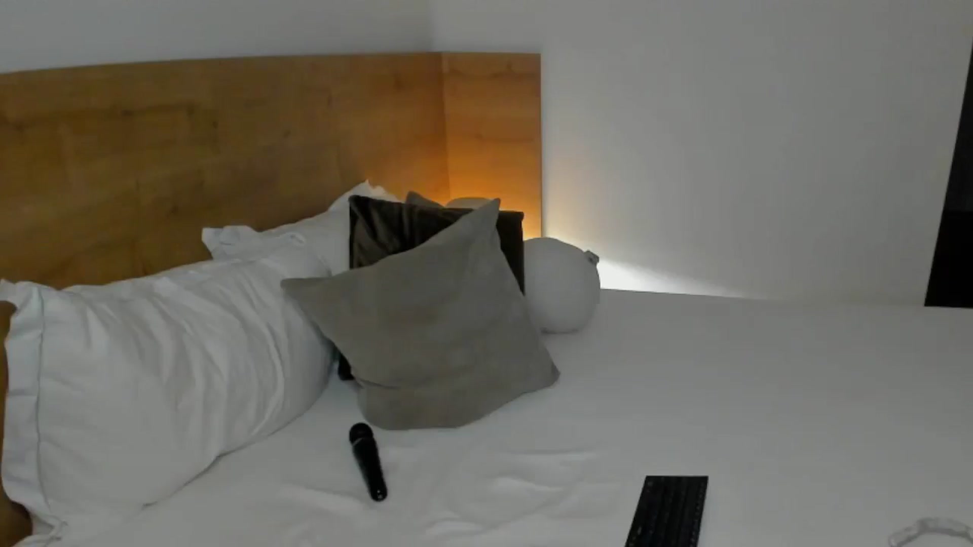 Gallery image thumbnail from Lara_xo's myfreecams stream on, 08/16/2025, 23:33 image 19 of 20