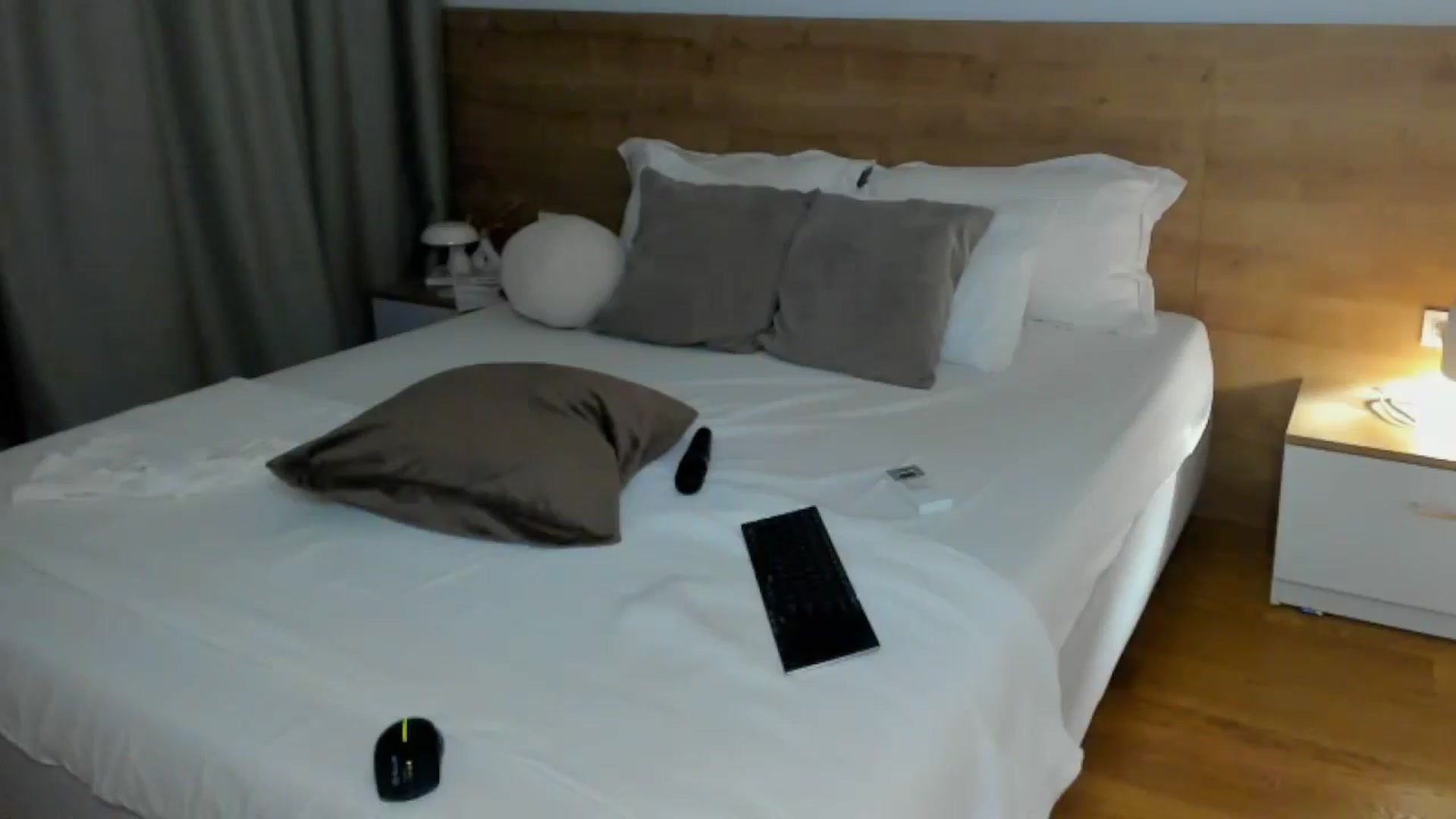 Gallery image thumbnail from Lara_xo's myfreecams stream on, 08/20/2025, 19:20 image 11 of 20