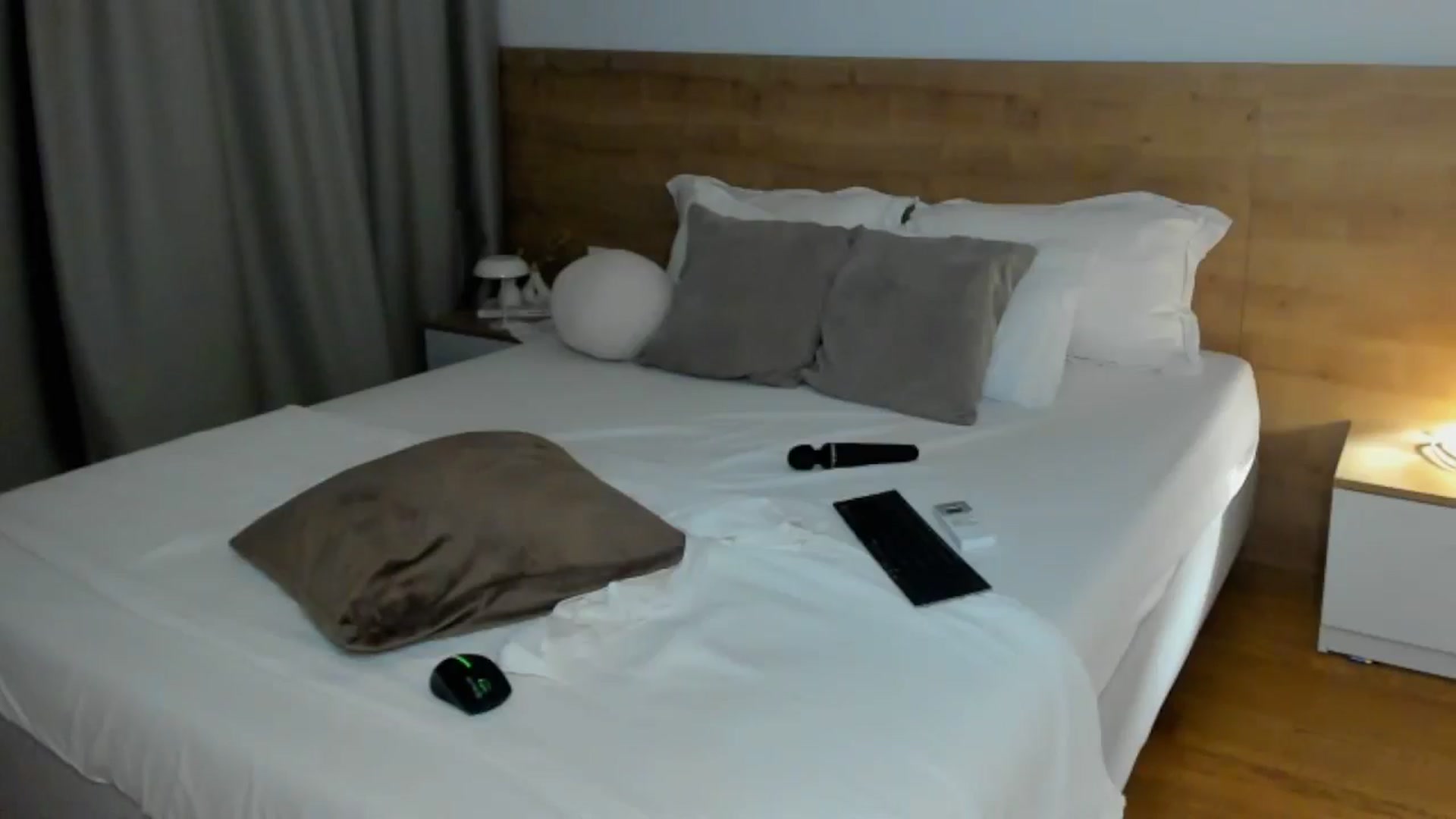 Gallery image thumbnail from Lara_xo's myfreecams stream on, 08/20/2025, 19:20 image 5 of 20