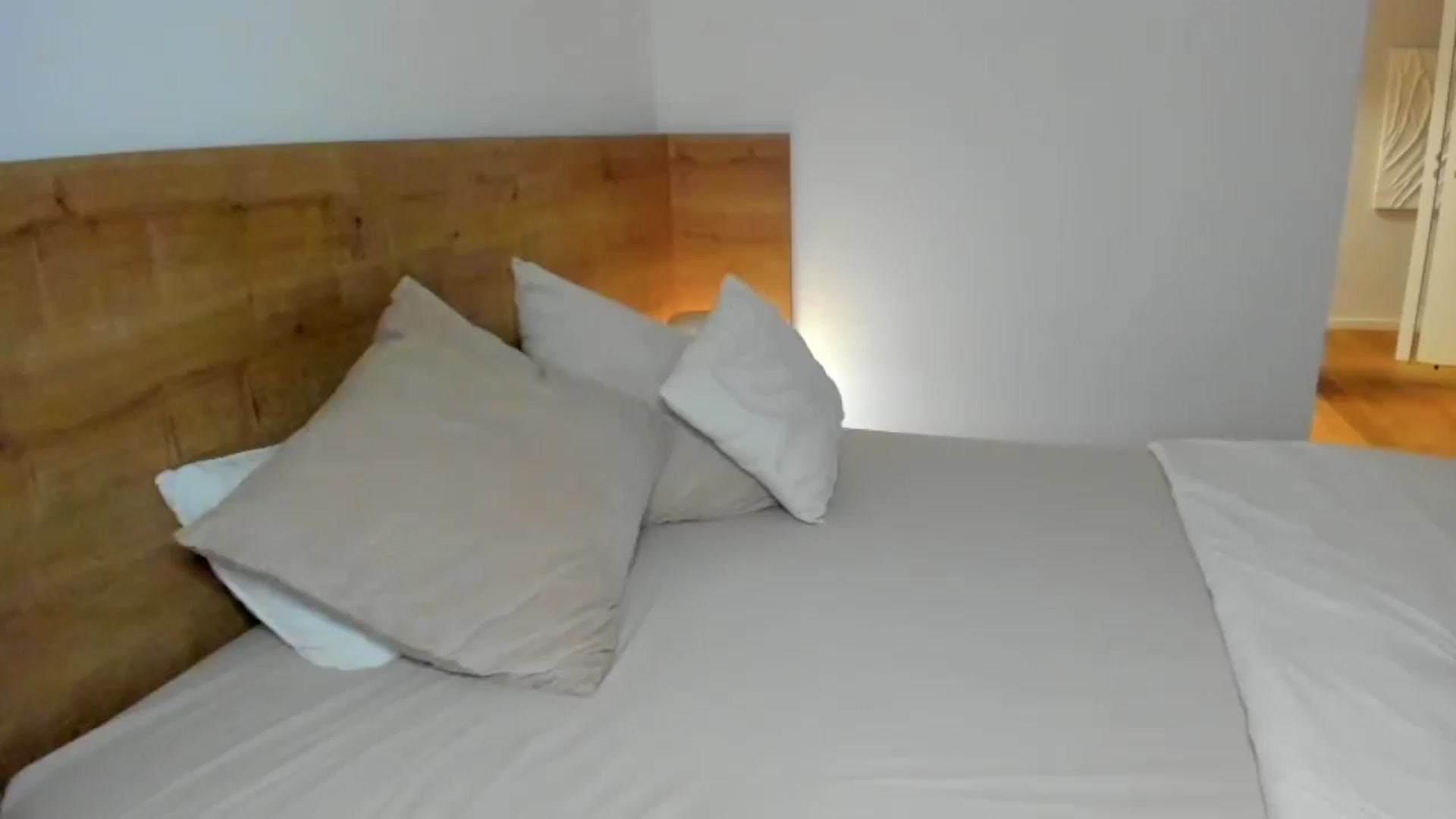Gallery image thumbnail from Lara_xo's myfreecams stream on, 10/08/2025, 18:26 image 1 of 20