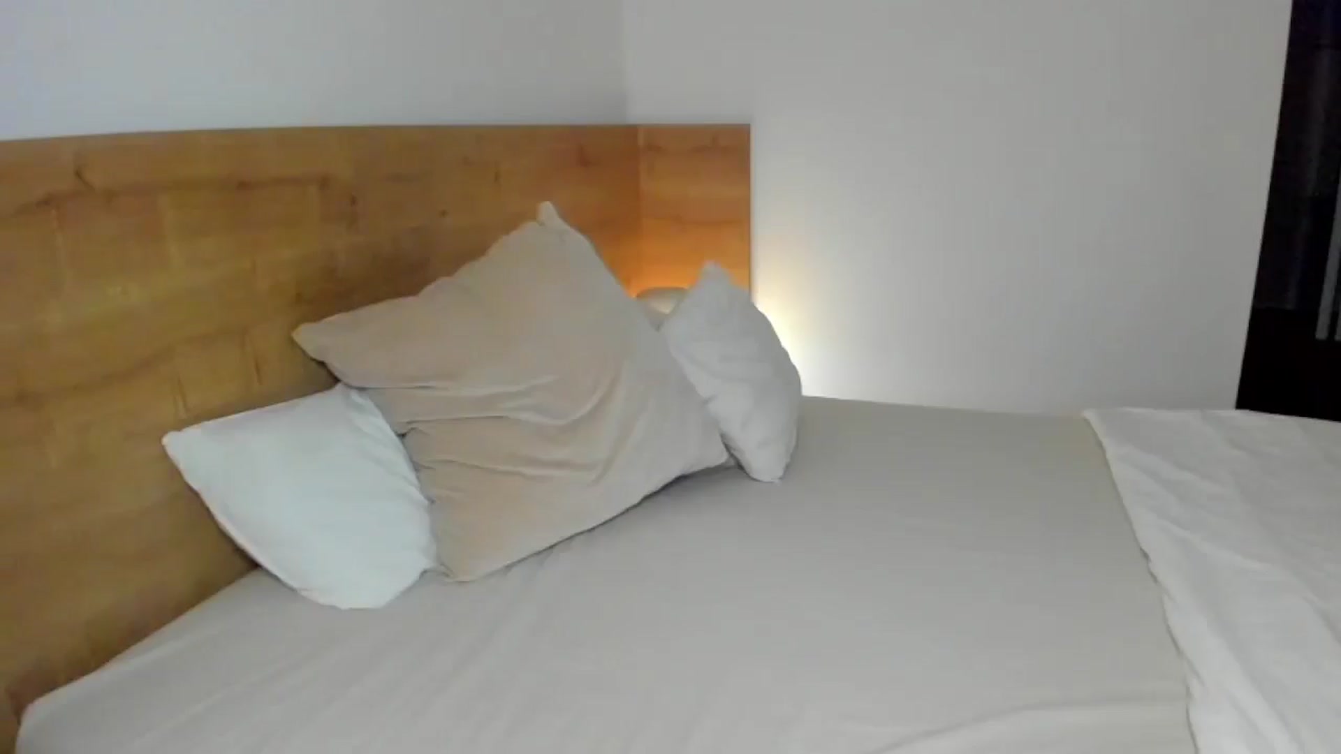 Gallery image thumbnail from Lara_xo's myfreecams stream on, 10/08/2025, 18:26 image 12 of 20