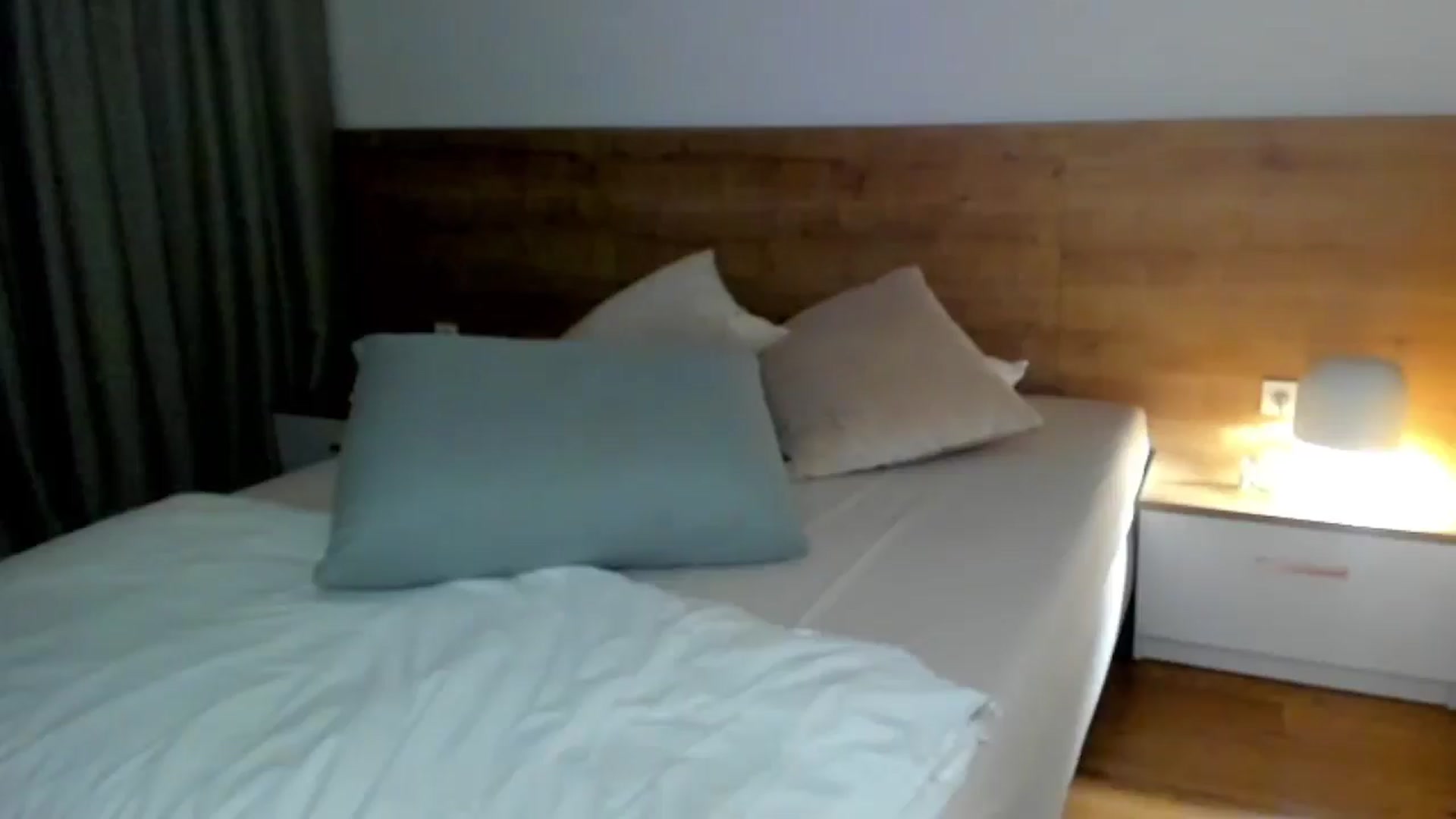 Gallery image thumbnail from Lara_xo's myfreecams stream on, 10/09/2025, 19:30 image 1 of 20