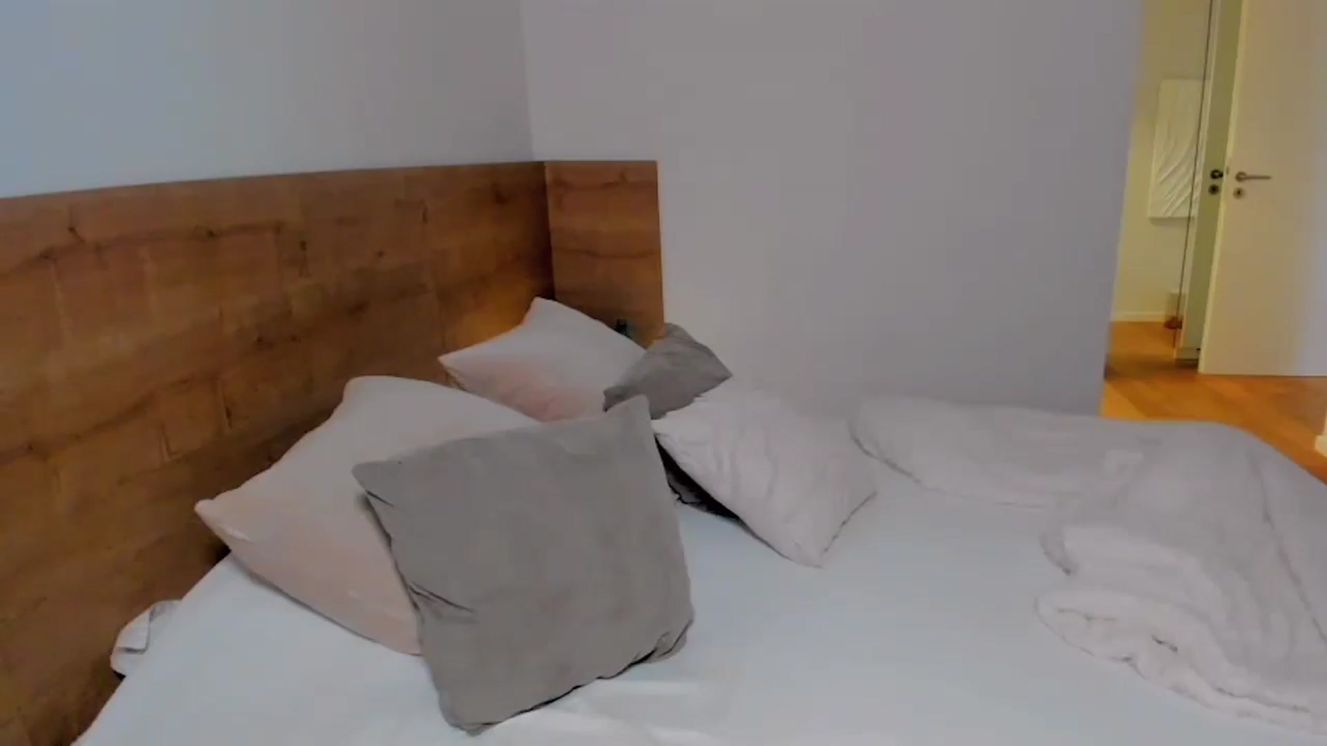 Gallery image thumbnail from Lara_xo's myfreecams stream on, 10/21/2025, 17:12 image 4 of 20