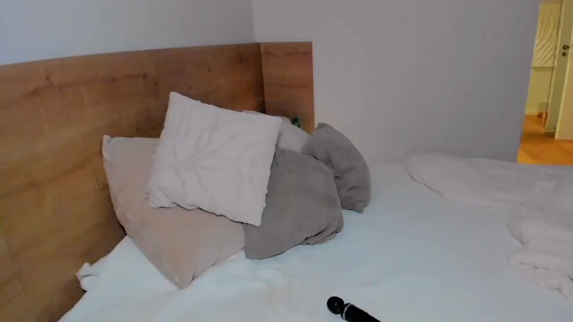Gallery image thumbnail from Lara_xo's myfreecams stream on, 10/21/2025, 17:12 image 12 of 20