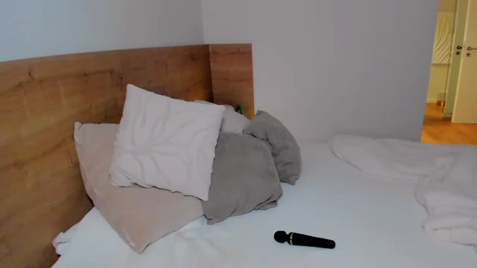 Gallery image thumbnail from Lara_xo's myfreecams stream on, 10/21/2025, 17:12 image 14 of 20