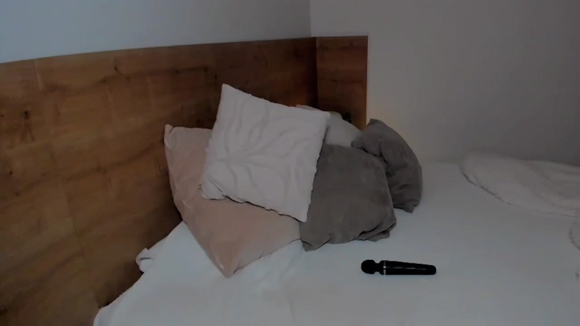 Gallery image thumbnail from Lara_xo's myfreecams stream on, 10/21/2025, 17:12 image 15 of 20