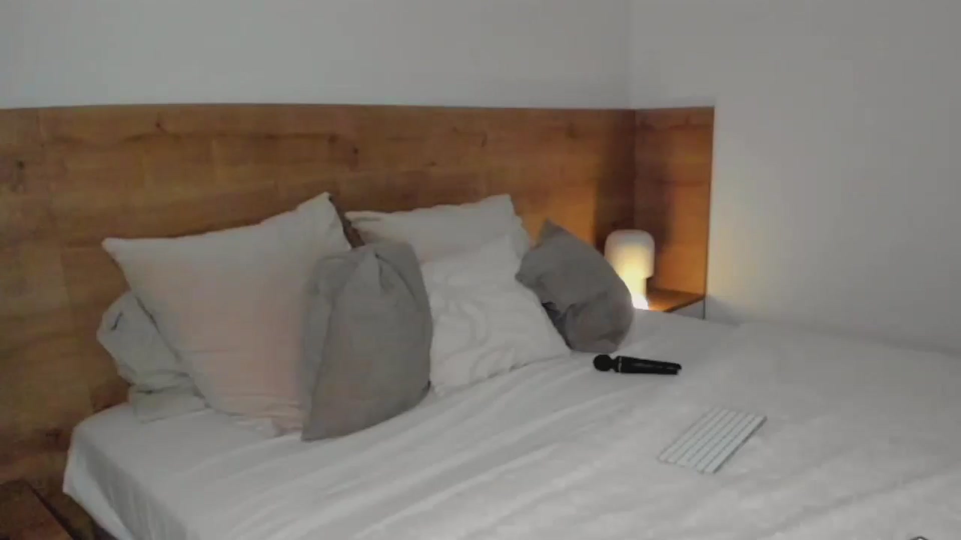 Gallery image thumbnail from Lara_xo's myfreecams stream on, 10/23/2025, 20:17 image 15 of 20