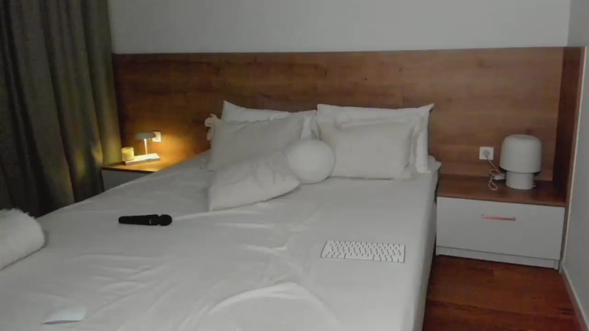 Gallery image thumbnail from Lara_xo's myfreecams stream on, 10/31/2025, 19:18 image 16 of 20