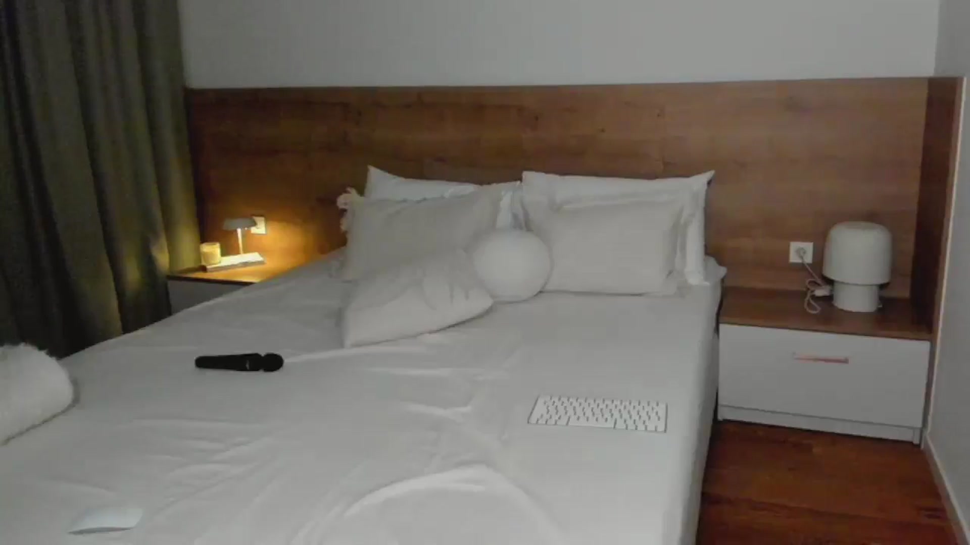 Gallery image thumbnail from Lara_xo's myfreecams stream on, 10/31/2025, 19:18 image 17 of 20