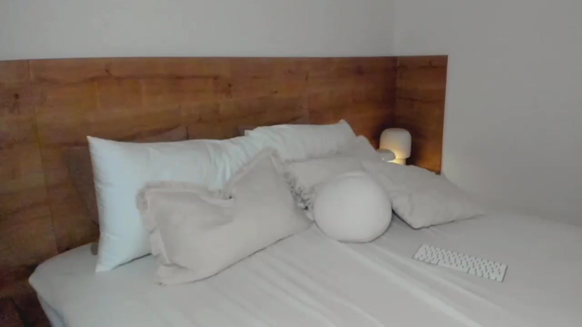 Gallery image thumbnail from Lara_xo's myfreecams stream on, 11/04/2025, 17:19 image 12 of 20