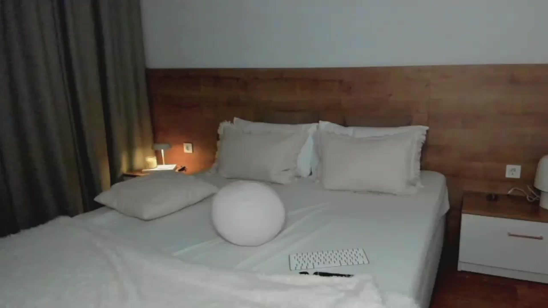 Gallery image thumbnail from Lara_xo's myfreecams stream on, 11/05/2025, 20:11 image 16 of 20