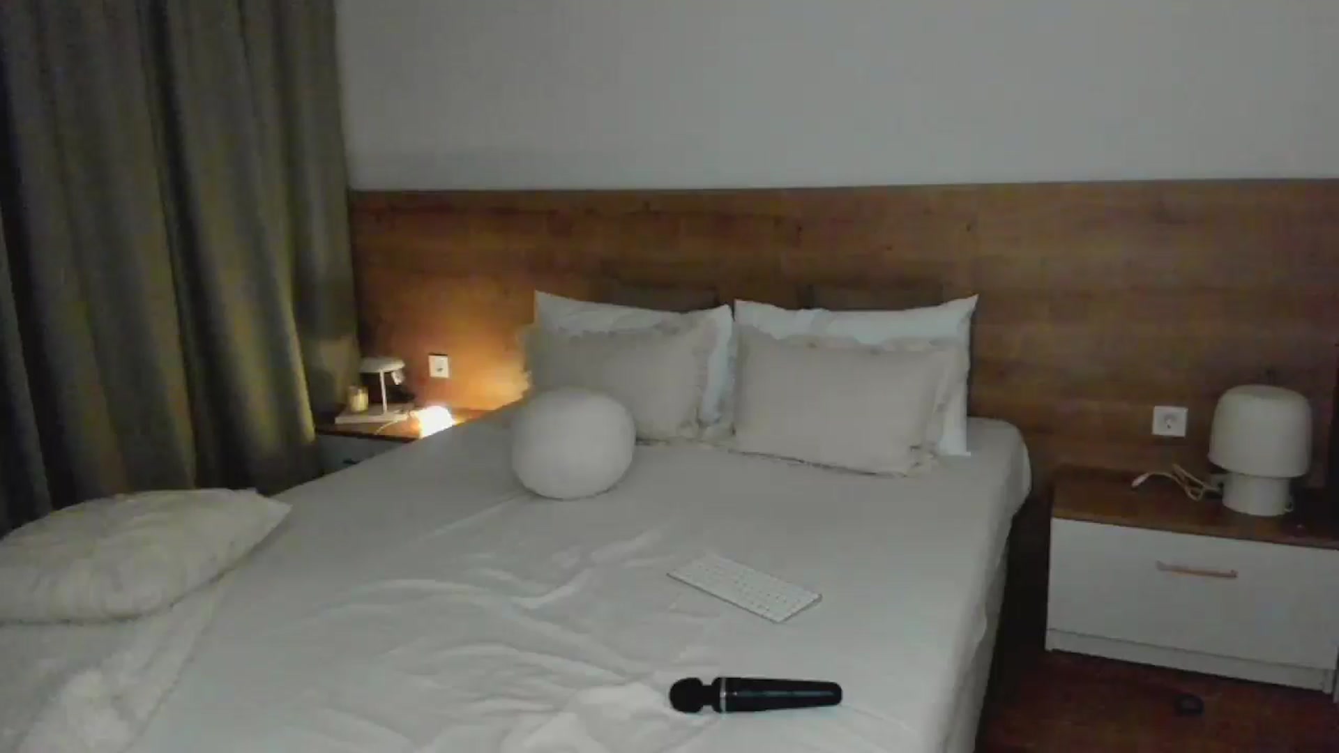 Gallery image thumbnail from Lara_xo's myfreecams stream on, 11/11/2025, 18:35 image 8 of 20