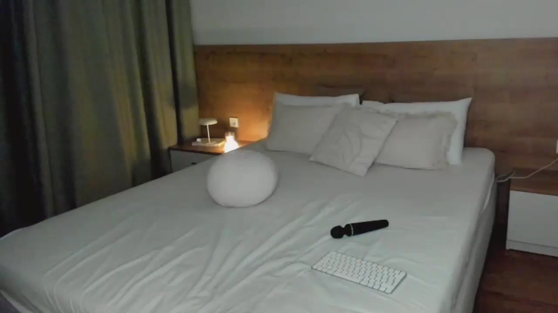 Gallery image thumbnail from Lara_xo's myfreecams stream on, 11/16/2025, 24:05 image 17 of 20