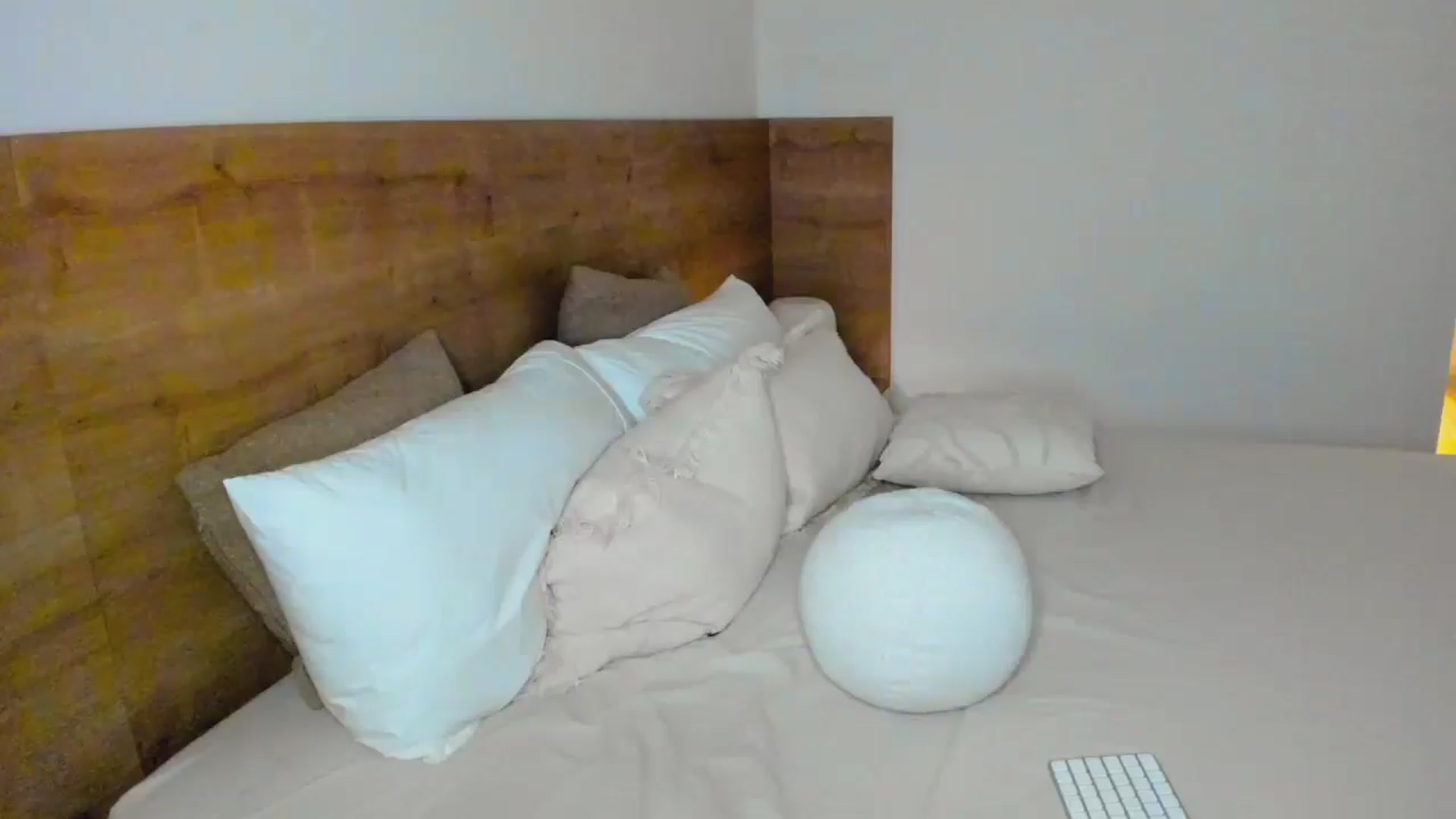 Gallery image thumbnail from Lara_xo's myfreecams stream on, 11/24/2025, 15:27 image 15 of 20