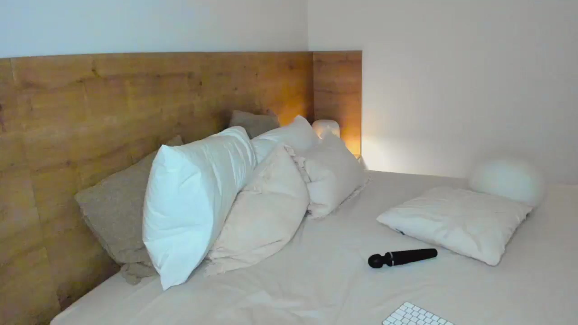 Gallery image thumbnail from Lara_xo's myfreecams stream on, 11/24/2025, 18:16 image 20 of 20