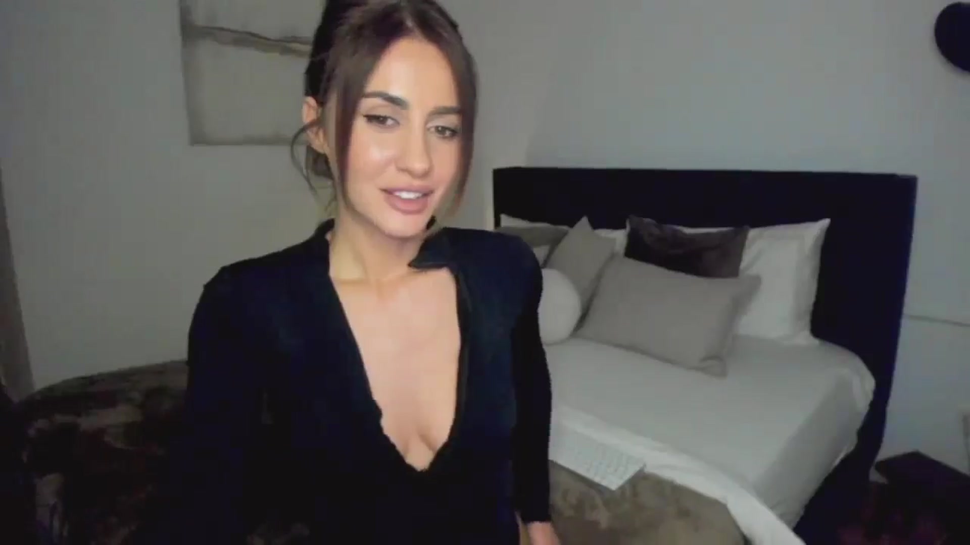 Gallery image thumbnail from Lara_xo's myfreecams stream on, 02/19/2026, 18:44 image 9 of 20